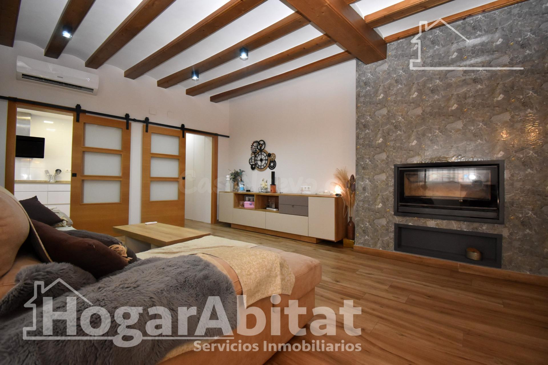 BONITA CASA TOTALMENTE REFORMADA CON GARAJE Y GRAN TERRAZA - foto 4
