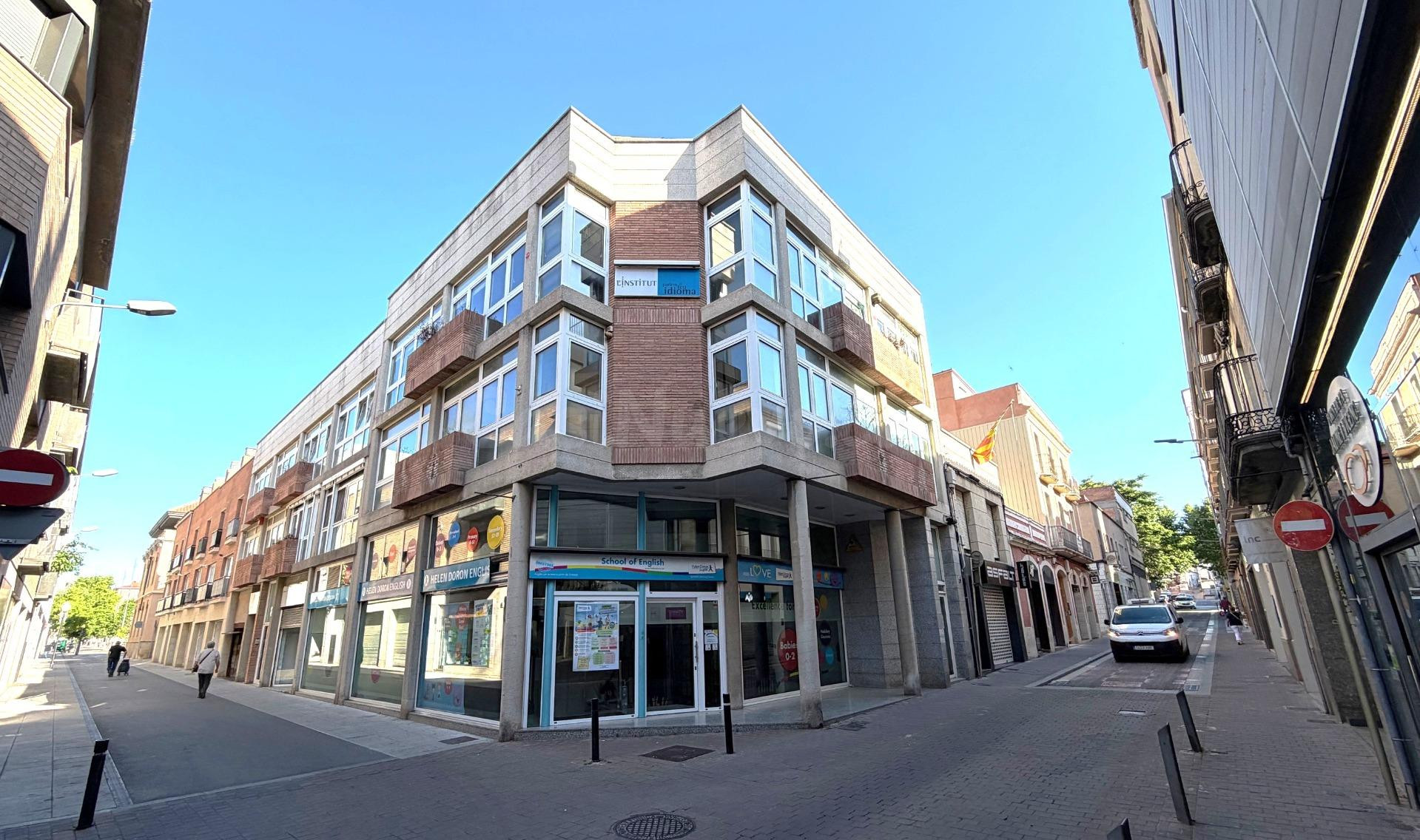 LOCAL COMERCIAL / OFICINAS AL CENTRO DE IGUALADA!