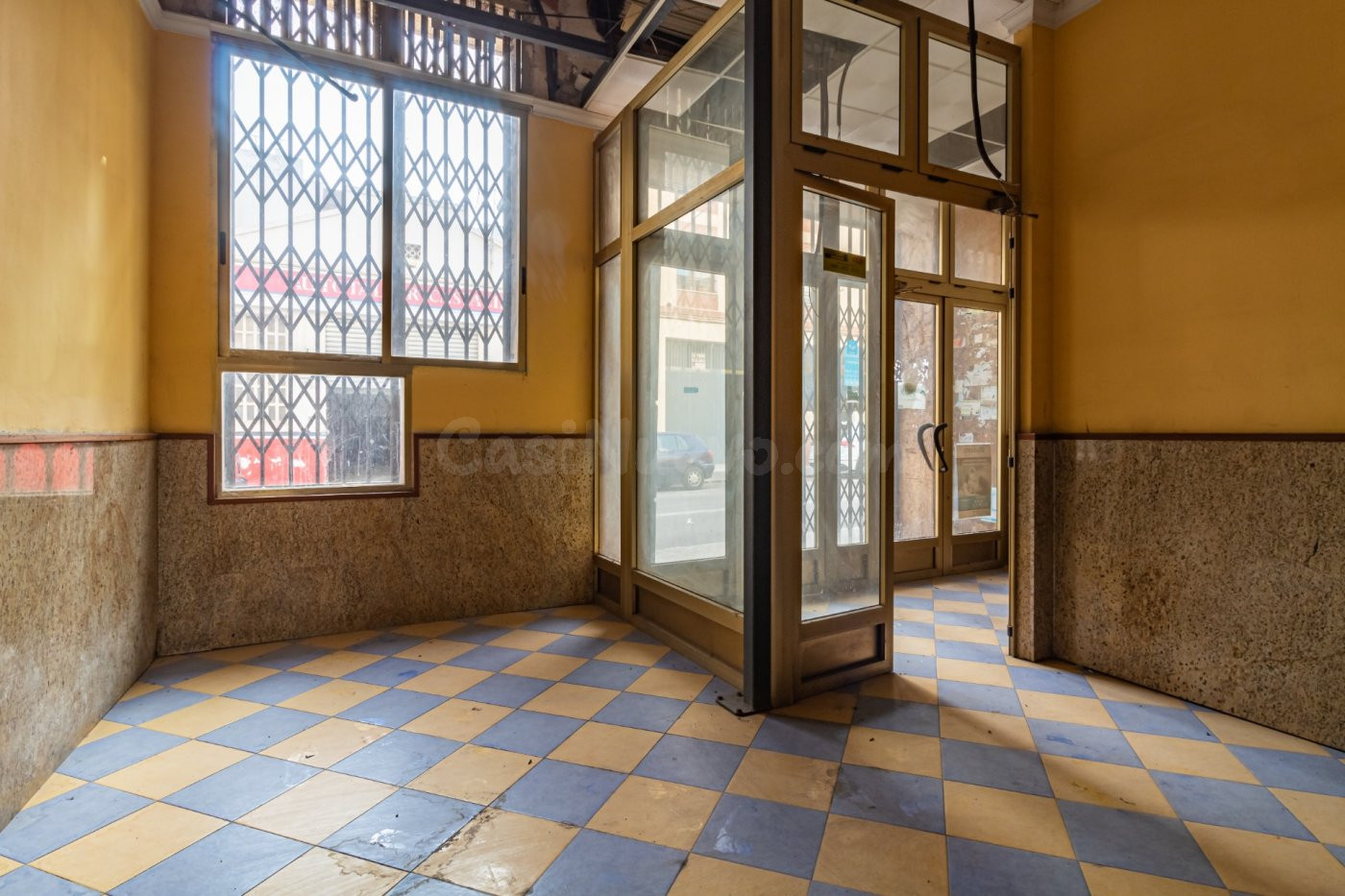 LOCAL COMERCIAL CON 6 METROS DE FACHADA Y 231 M2
