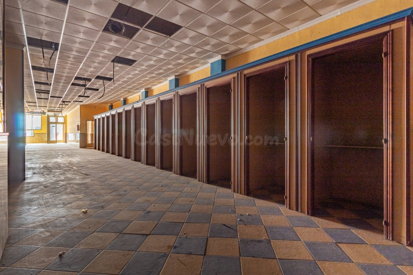LOCAL COMERCIAL CON 6 METROS DE FACHADA Y 231 M2 - foto 4