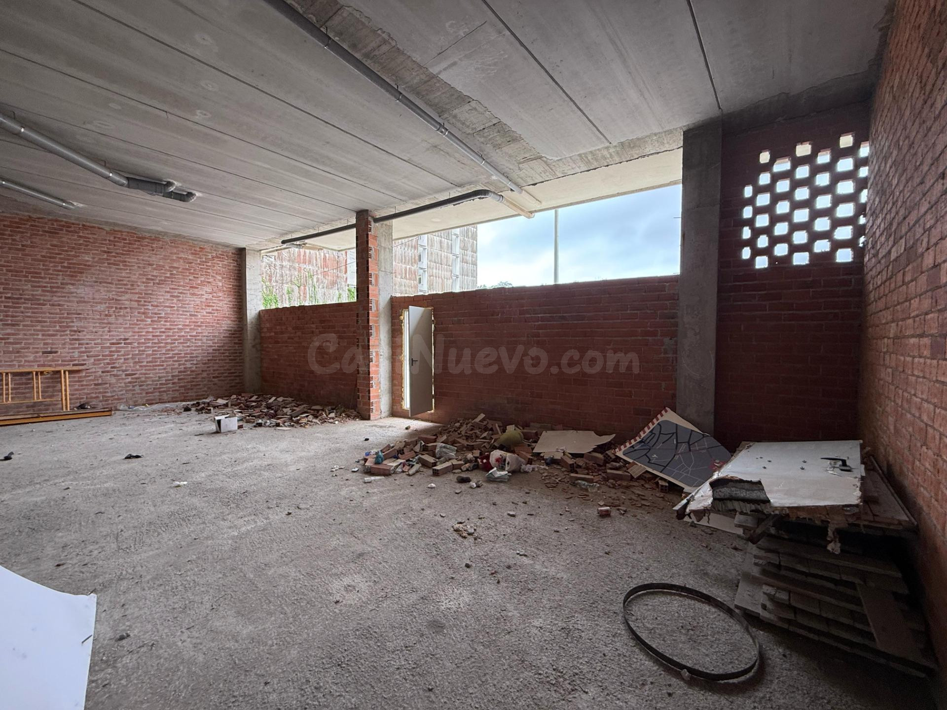 Local Comercial en Ribeira zona Plaza de España - foto 3