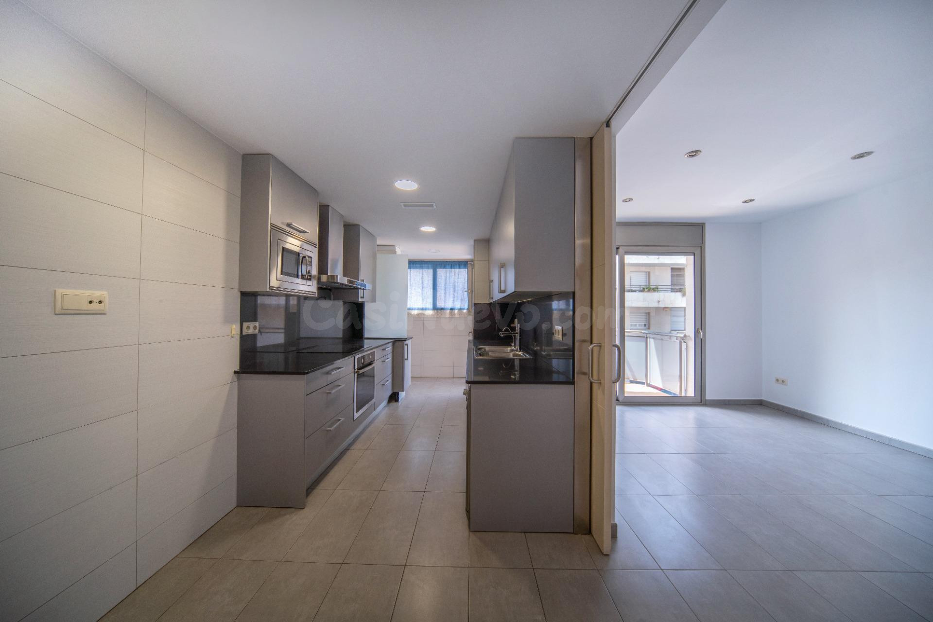 FANTÁSTICO PISO CON GRAN TERRAZA, PKG Y TRASTERO ZONA HOSPIT - foto 2