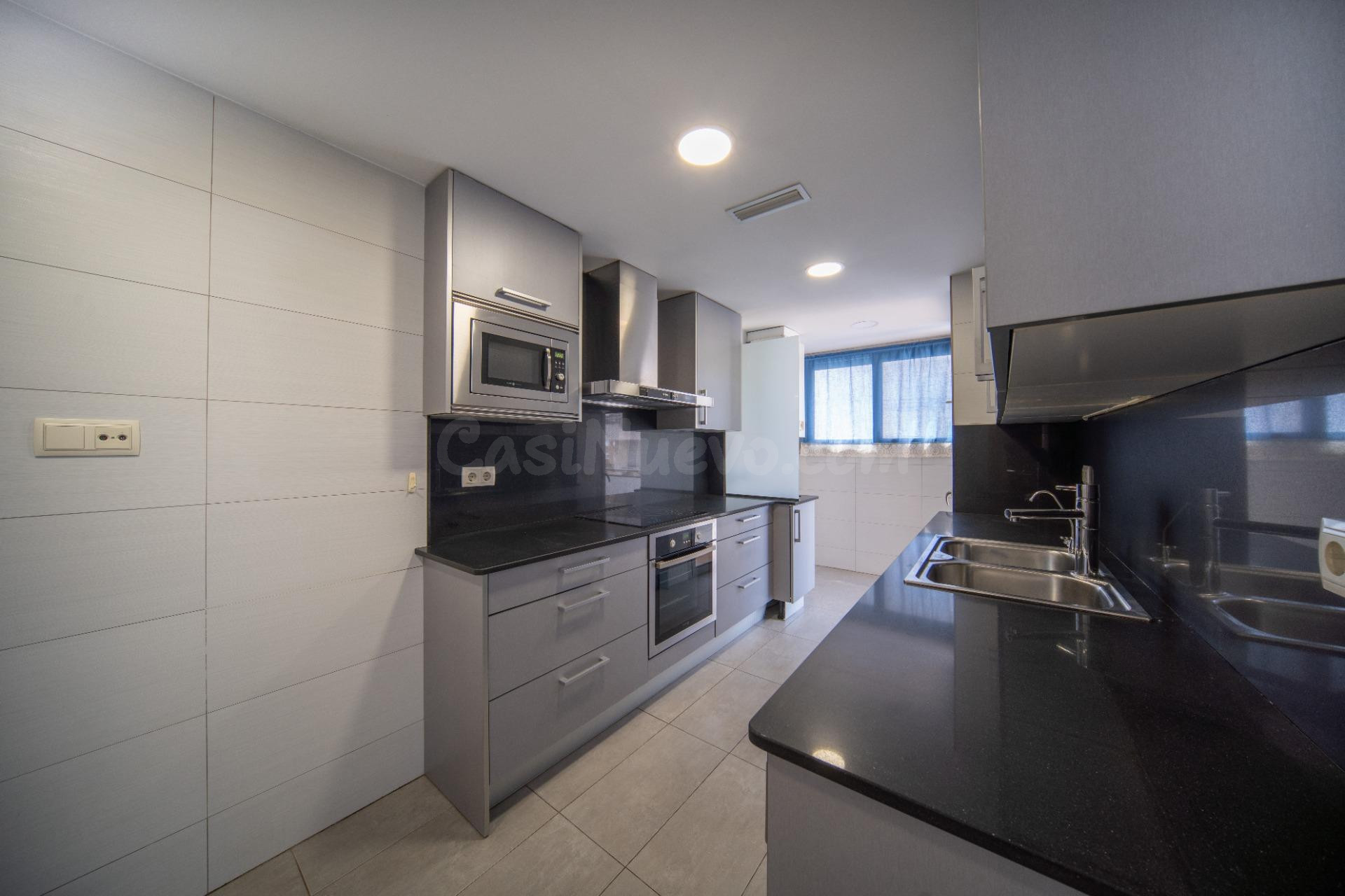 FANTÁSTICO PISO CON GRAN TERRAZA, PKG Y TRASTERO ZONA HOSPIT - foto 4