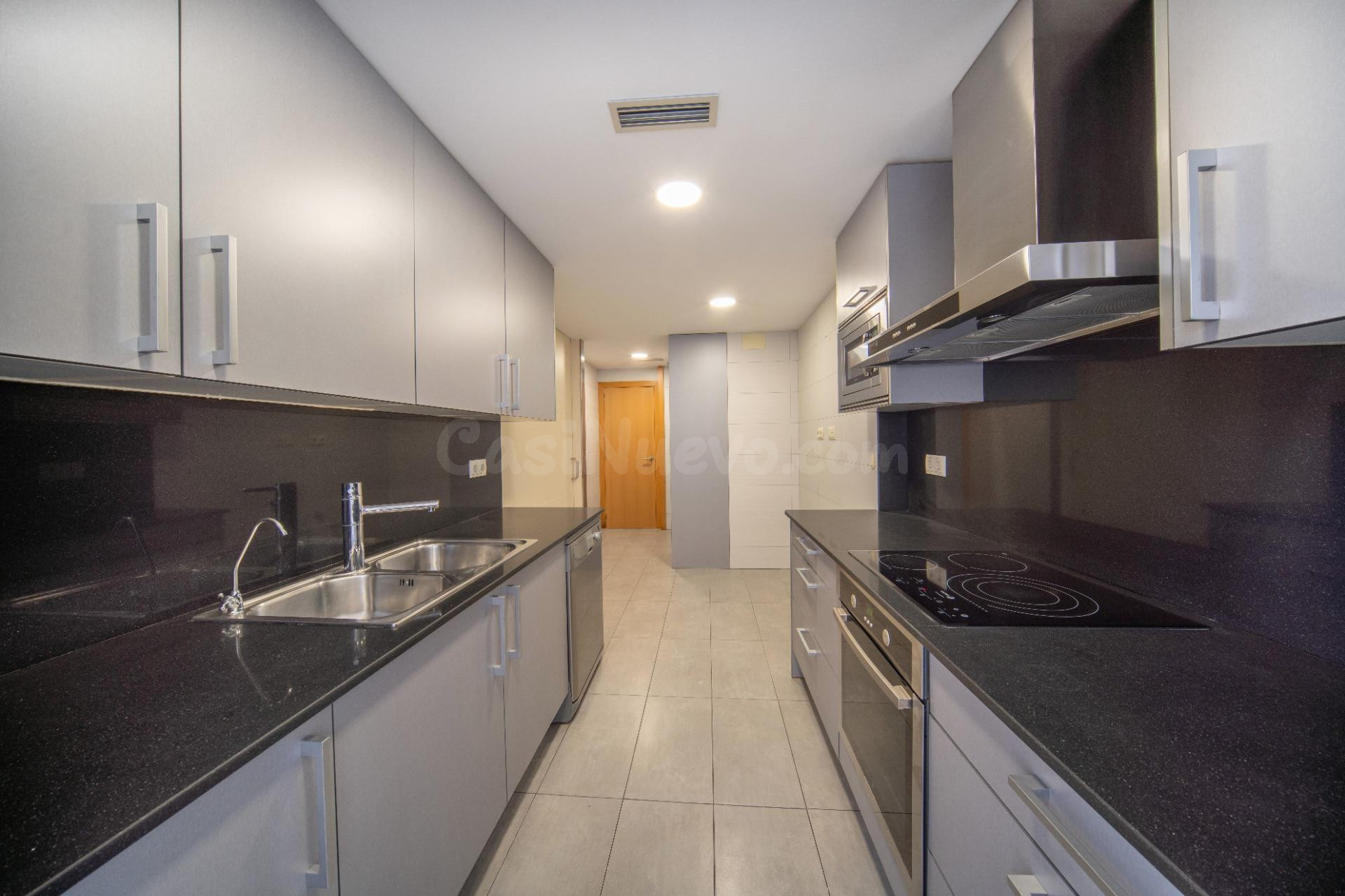 FANTÁSTICO PISO CON GRAN TERRAZA, PKG Y TRASTERO ZONA HOSPIT - foto 5
