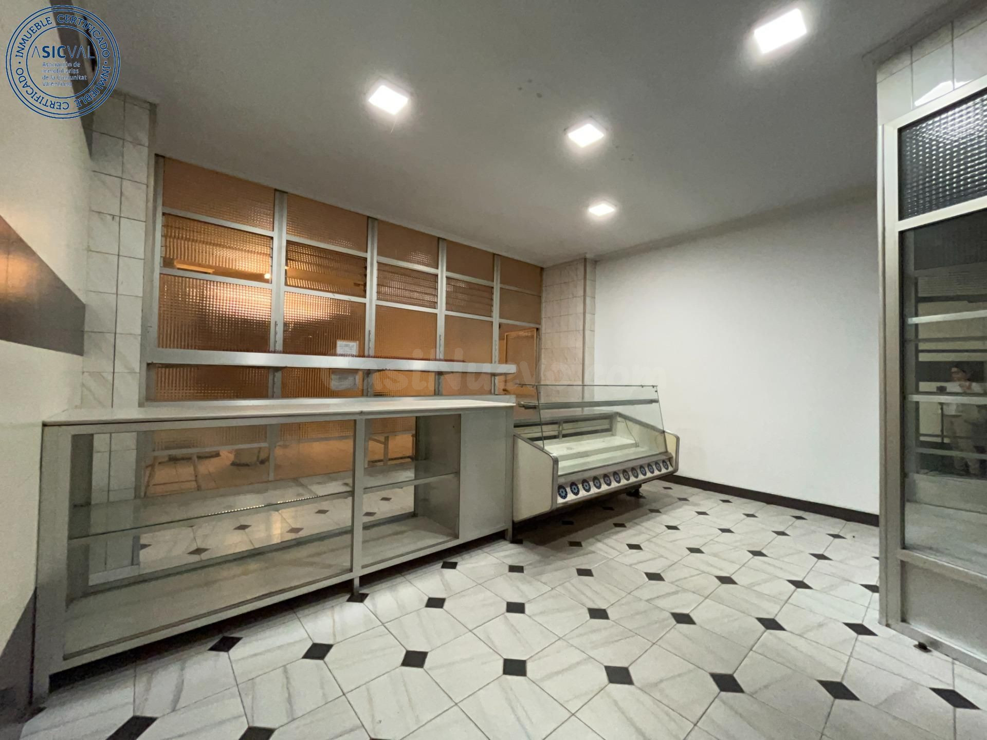 LOCAL COMERCIAL EN AVENIDA DEL CEDRE