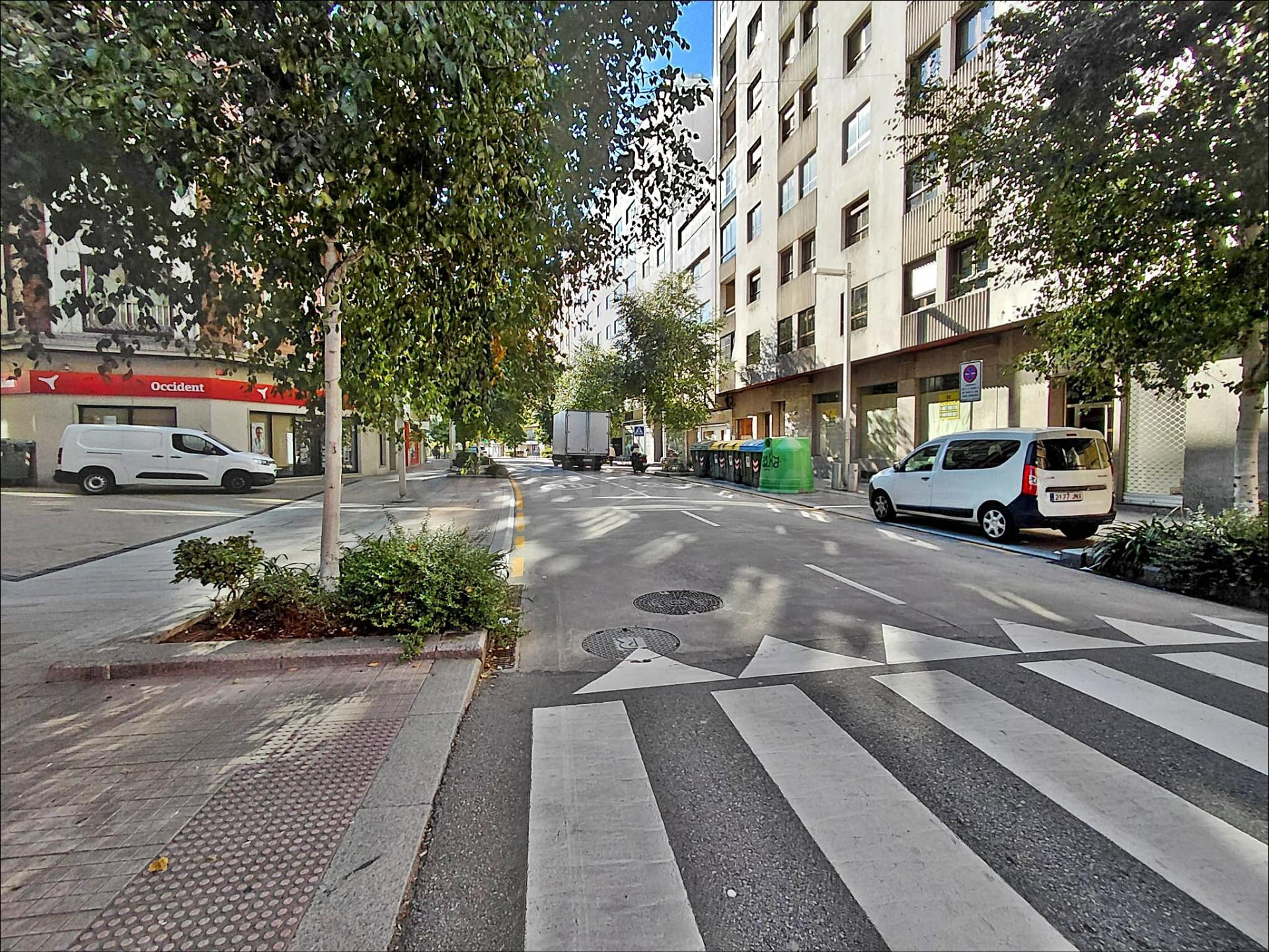 ALQUILER DE LOCAL COMERCIAL EN EL CENTRO DE PONTEVEDRA - foto 2