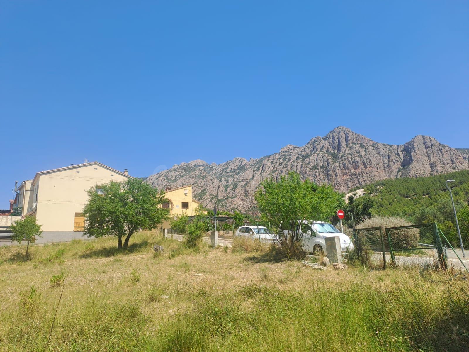 TERRENO EN COLLBATÓ CON PROYECTO EJECUTIVO PARA CASAS UNIFAM