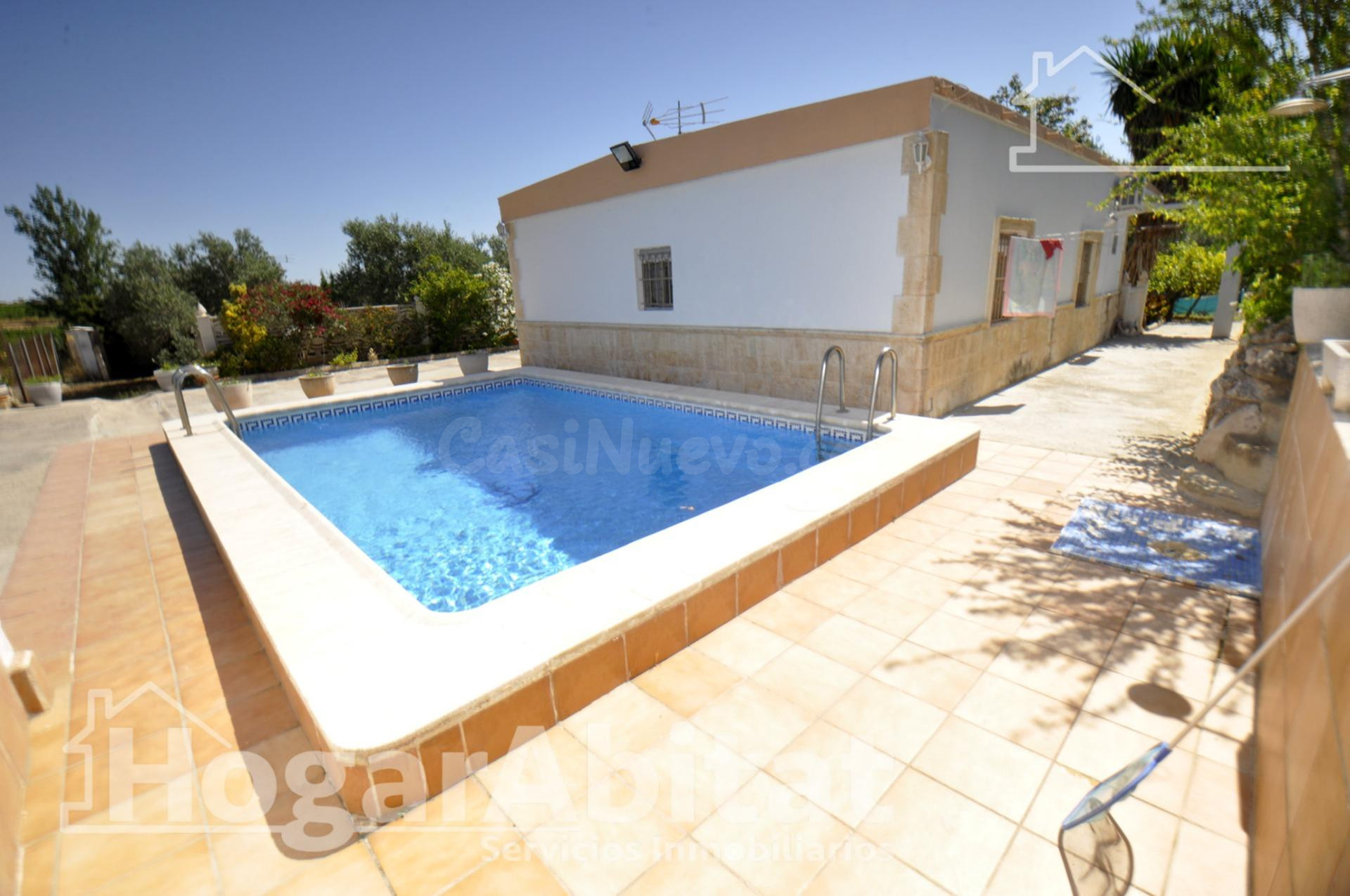 CHALET RÚSTICO CON PISCINA, TRASTERO Y GARAJE - foto 2