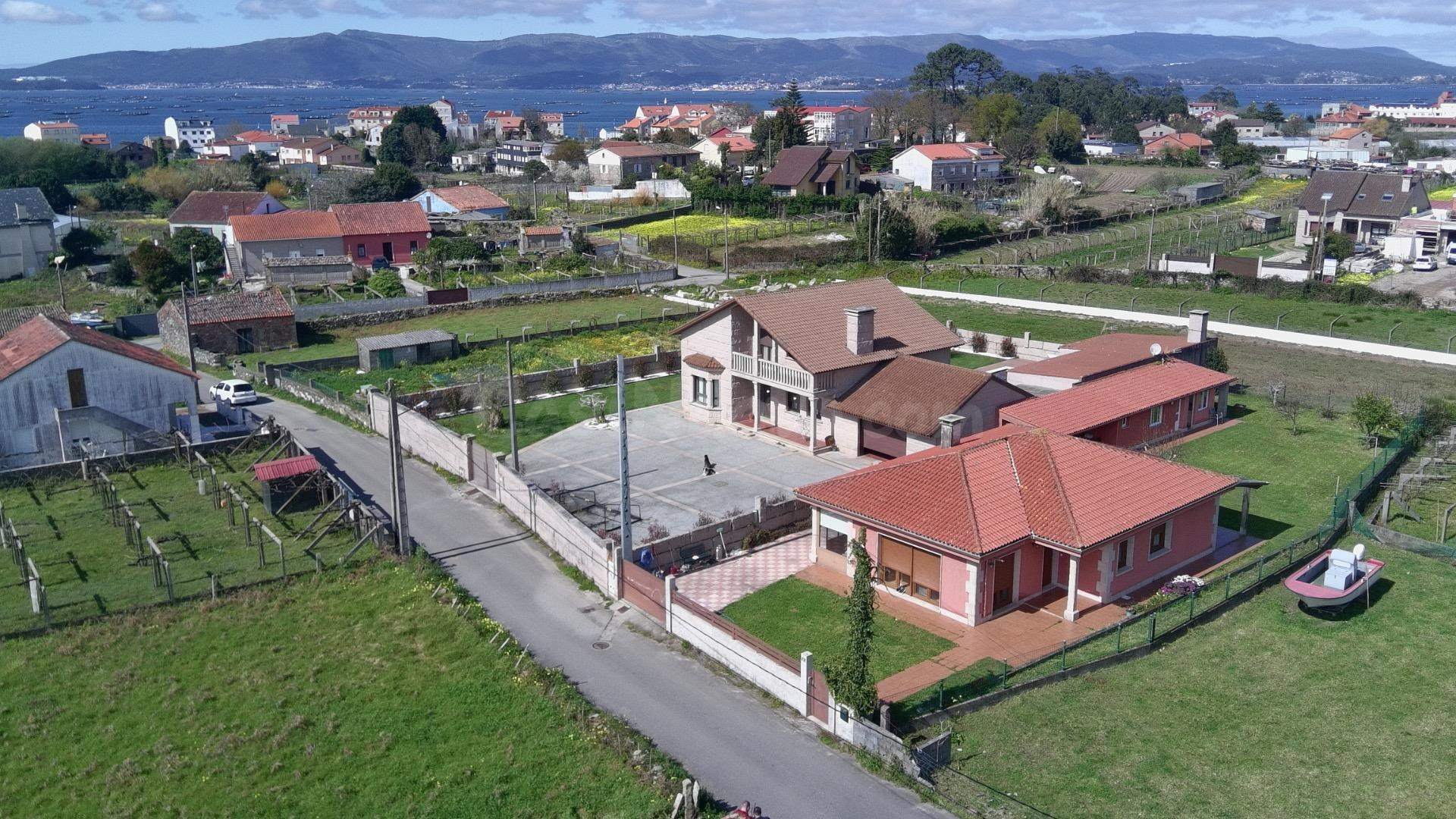 CHALET DE PLANTA BAJA EN VILANOVA DE AROUSA | Confort, Intim - foto 2