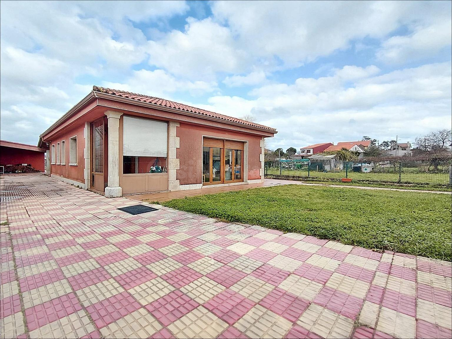 CHALET DE PLANTA BAJA EN VILANOVA DE AROUSA | Confort, Intim - foto 3