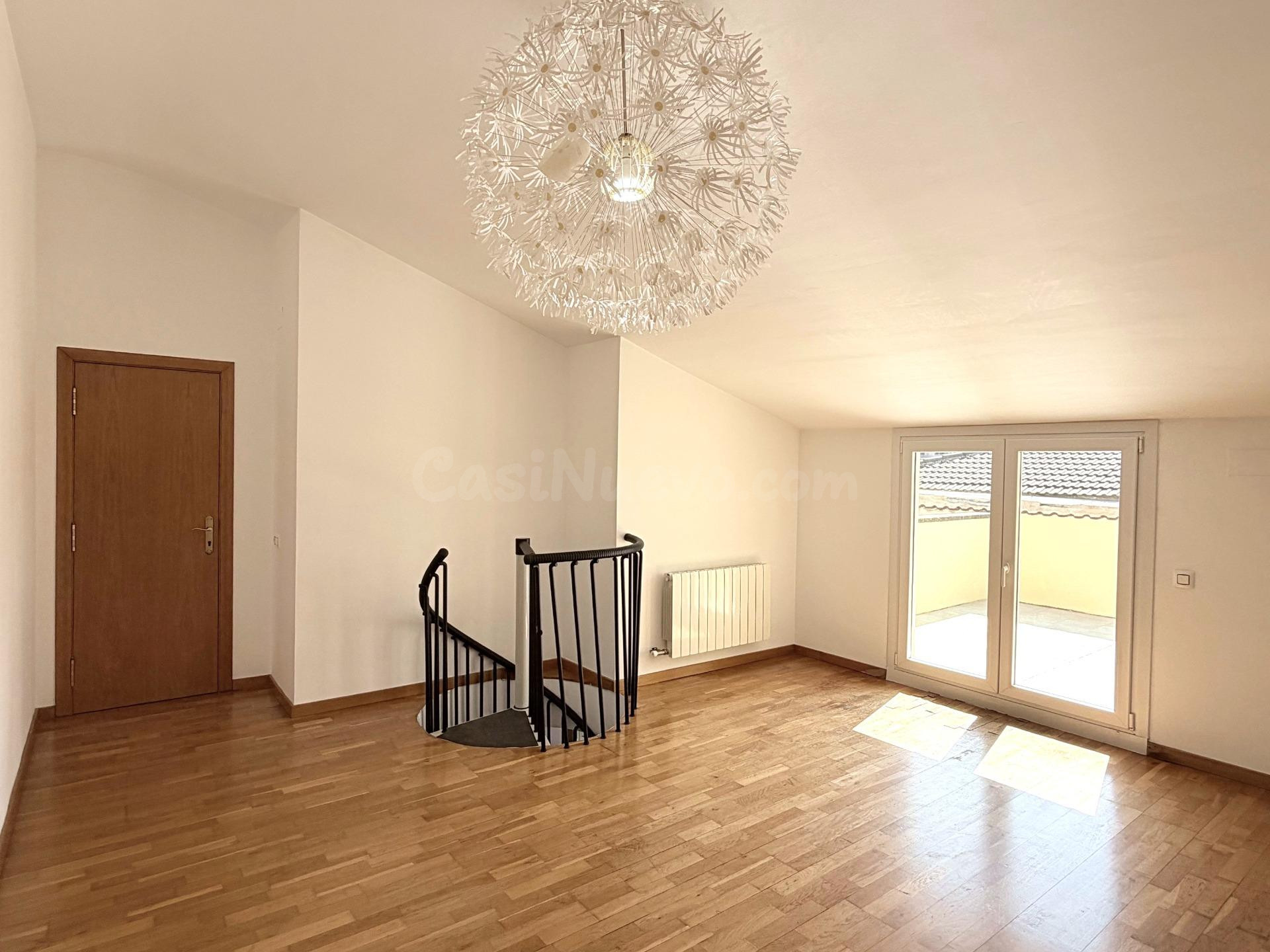 FÁNTASTICO DÚPLEX CON TERRAZA Y PKG!