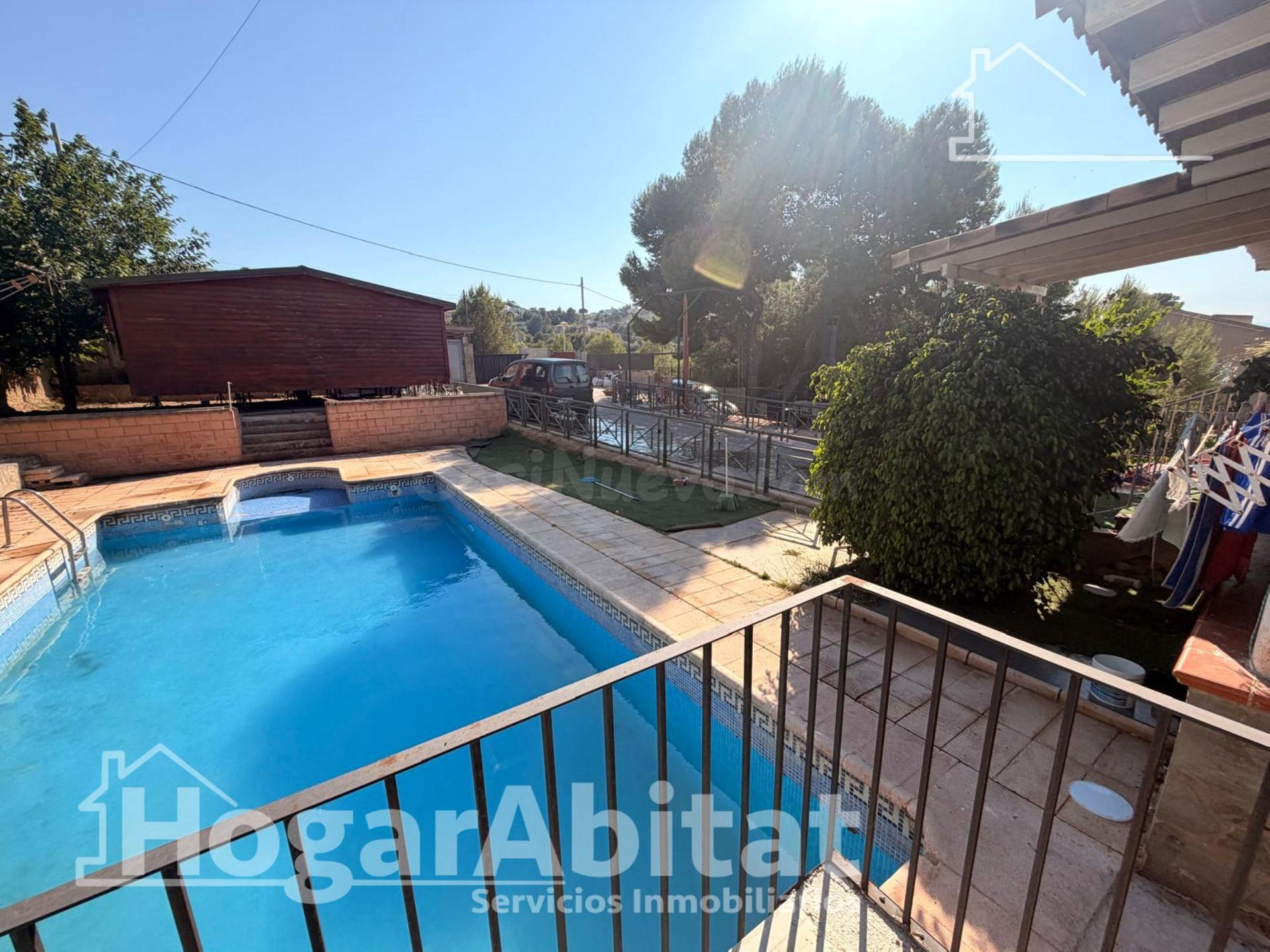 GRAN CHALET DE TRES PLANTAS CON GARAJE Y PISCINA PARA REFORM - foto 2