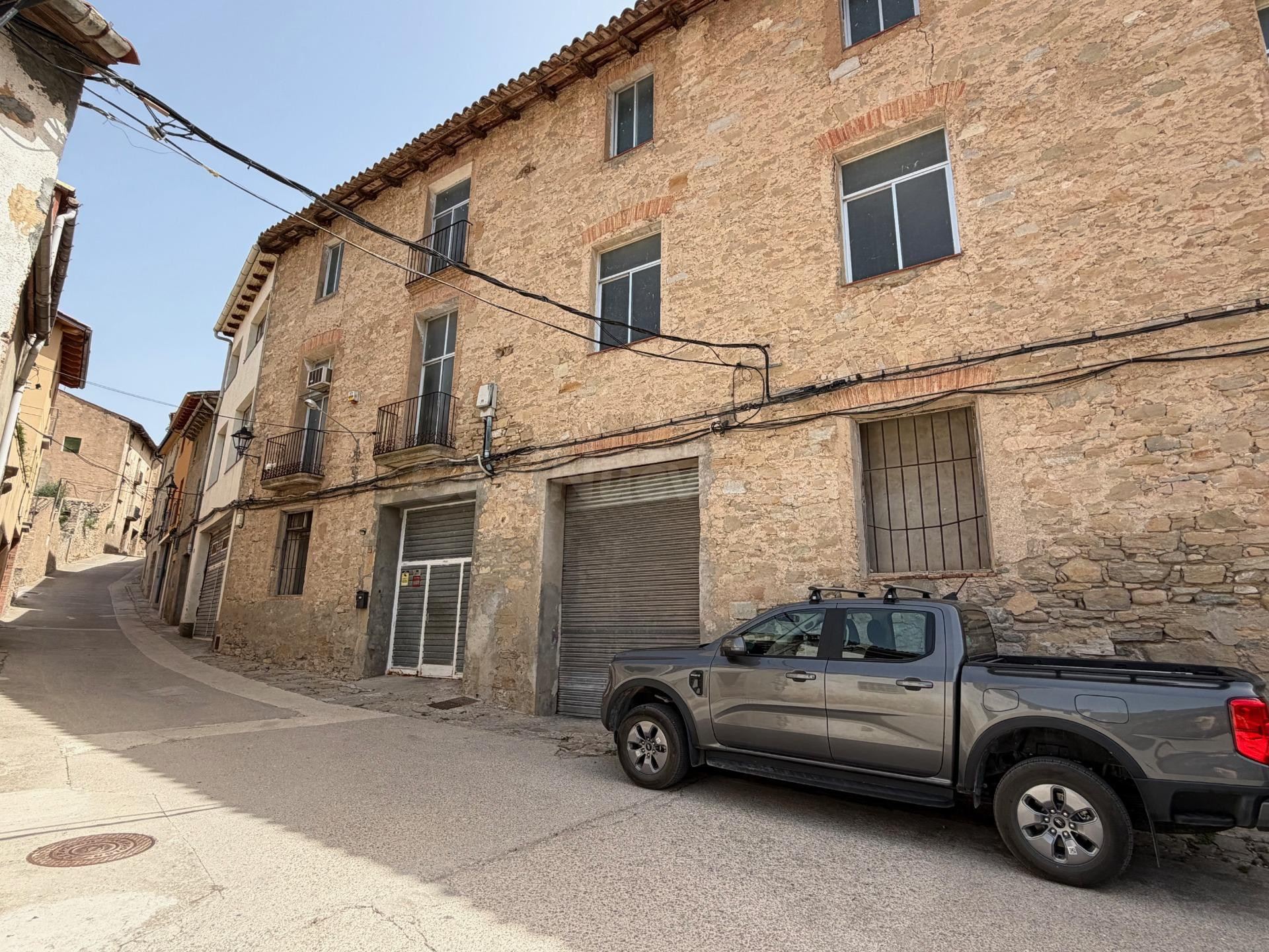 Edificio / nave con potencial en Copons!