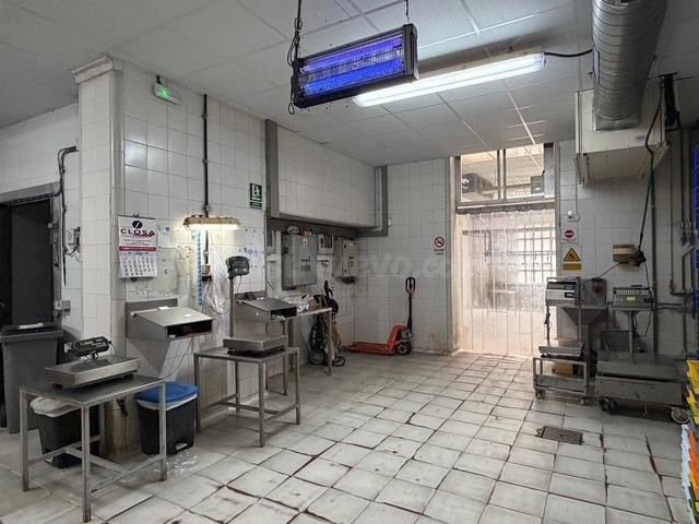 Edificio / nave con potencial en Copons! - foto 2