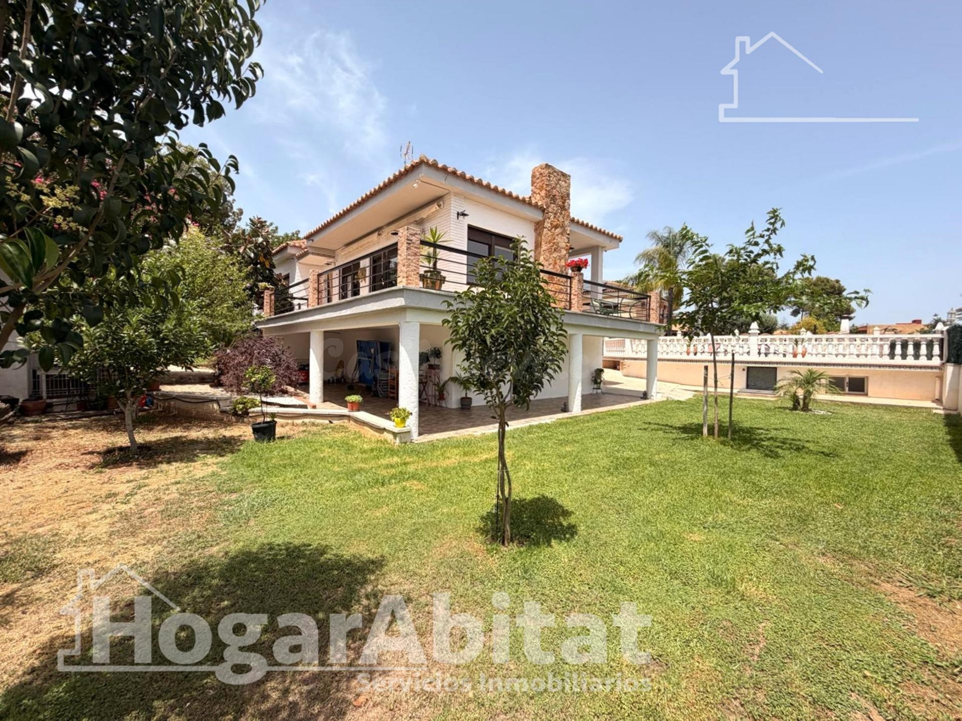 AMPLIO CHALET REFORMADO CON TERRAZA, PISCINA, GARAJE Y TRAST - foto 2