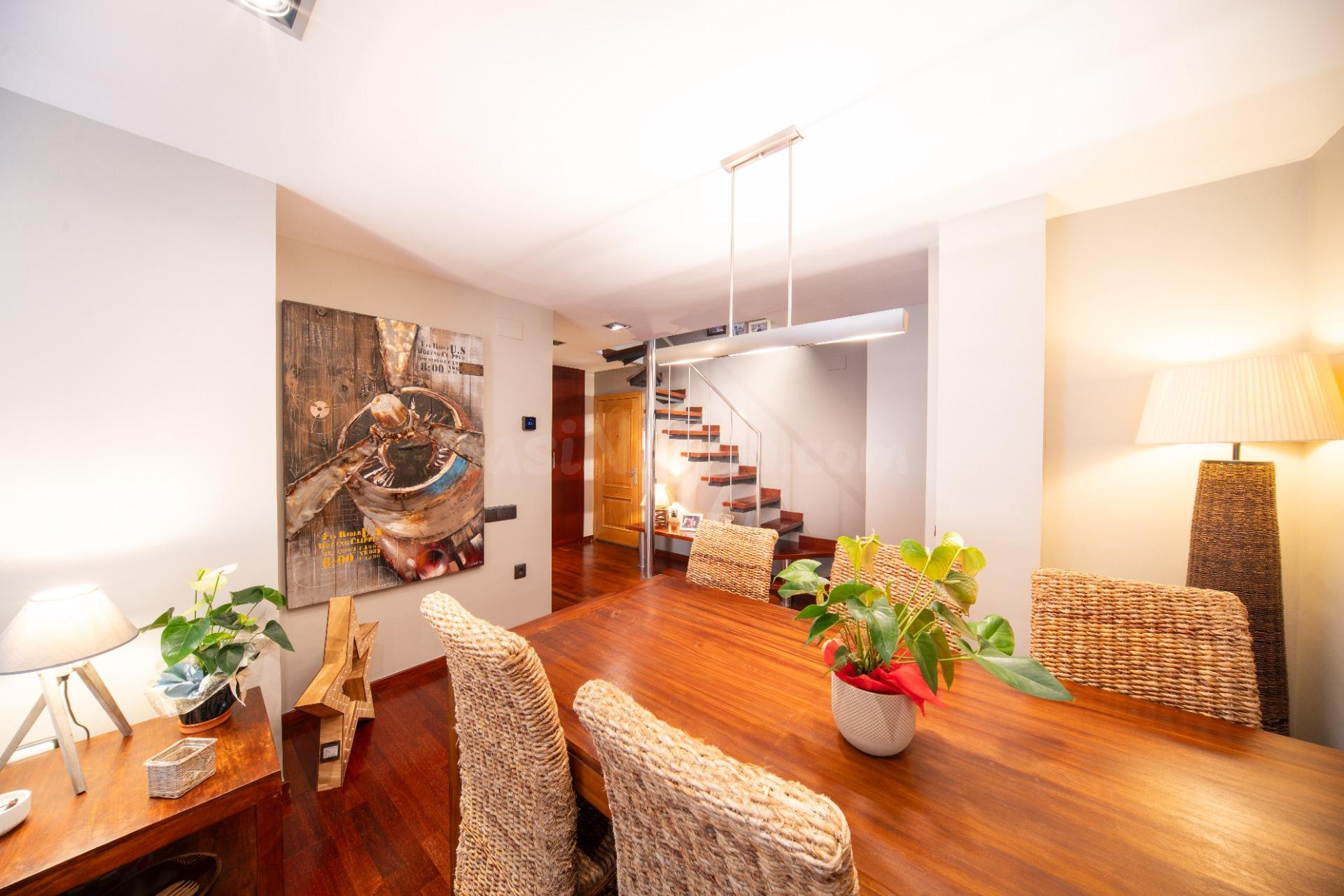 EXCLUSIVO DÚPLEX CON TODO!! (TERRAZA, PKG, TRASTEROS,...)