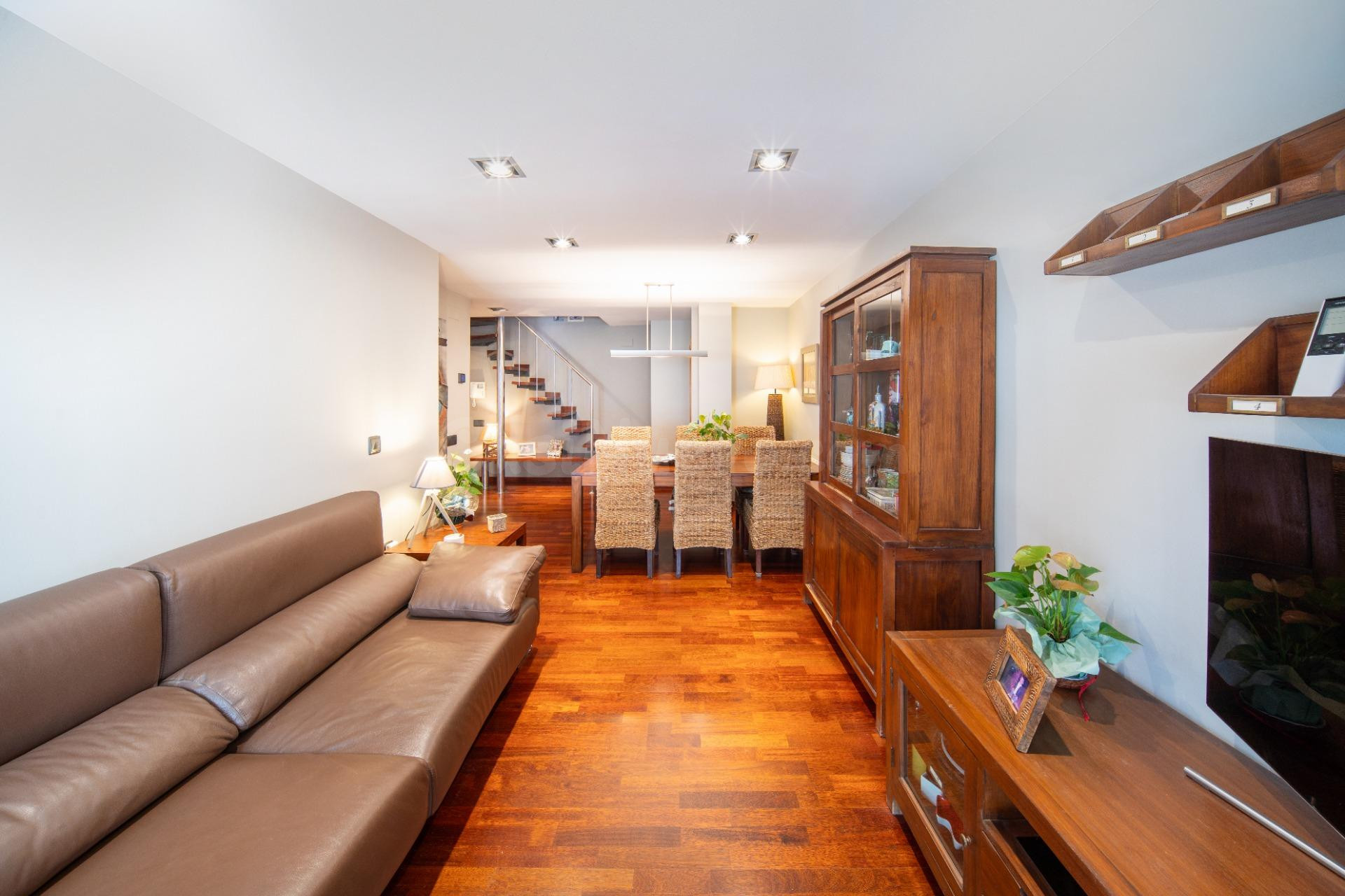 EXCLUSIVO DÚPLEX CON TODO!! (TERRAZA, PKG, TRASTEROS,...) - foto 4