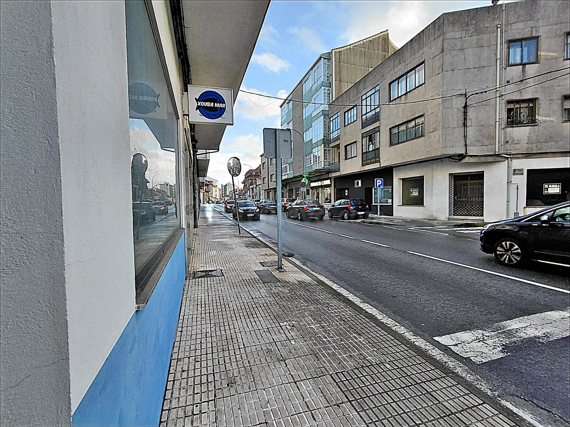 Bajo Comercial en Avda. Rosalía de Castro | 7 metros de Fach - foto 2