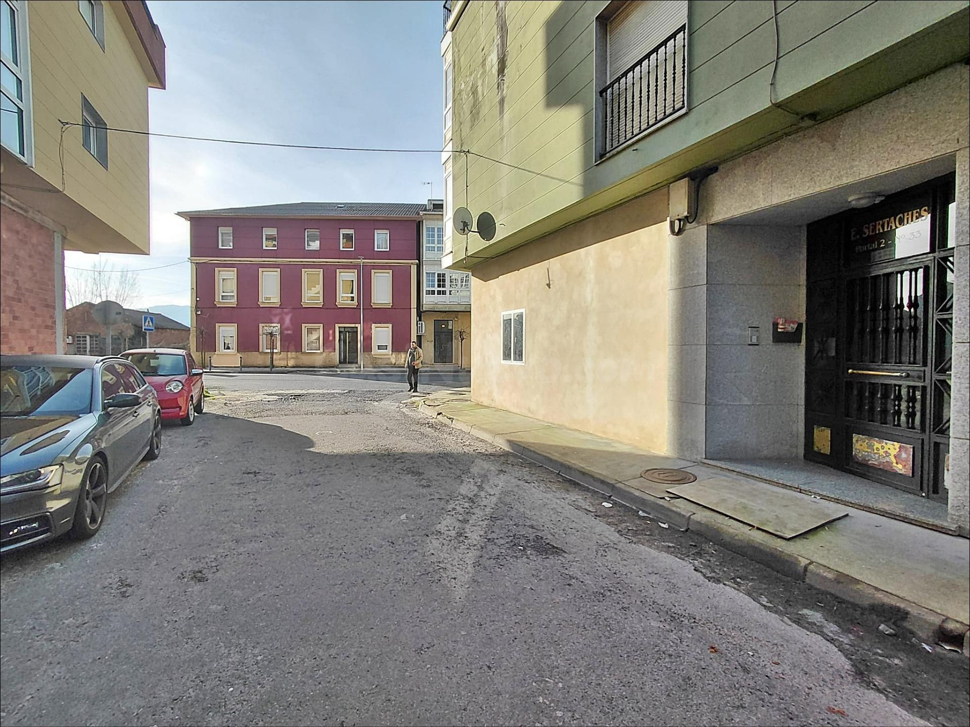 Local de 127m2 frente a Playa Parameán | 21m de Fachada | El Corazón de Esteiro (Muros) - foto 5