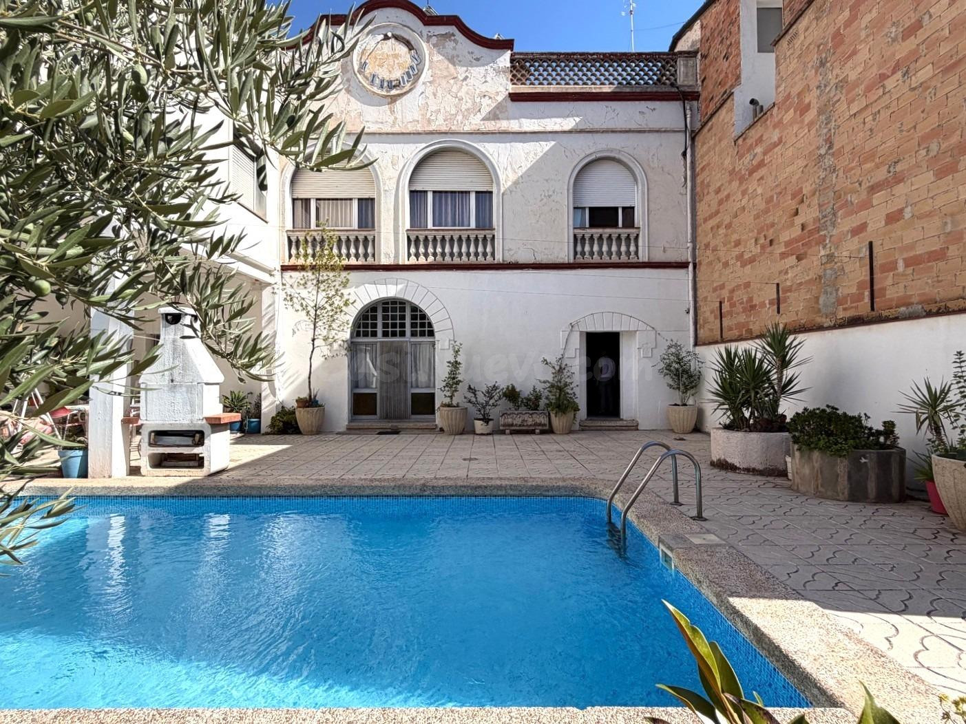 SINGULAR CASA CON JARDÍN, PISCINA Y PÁRKING! - foto 4