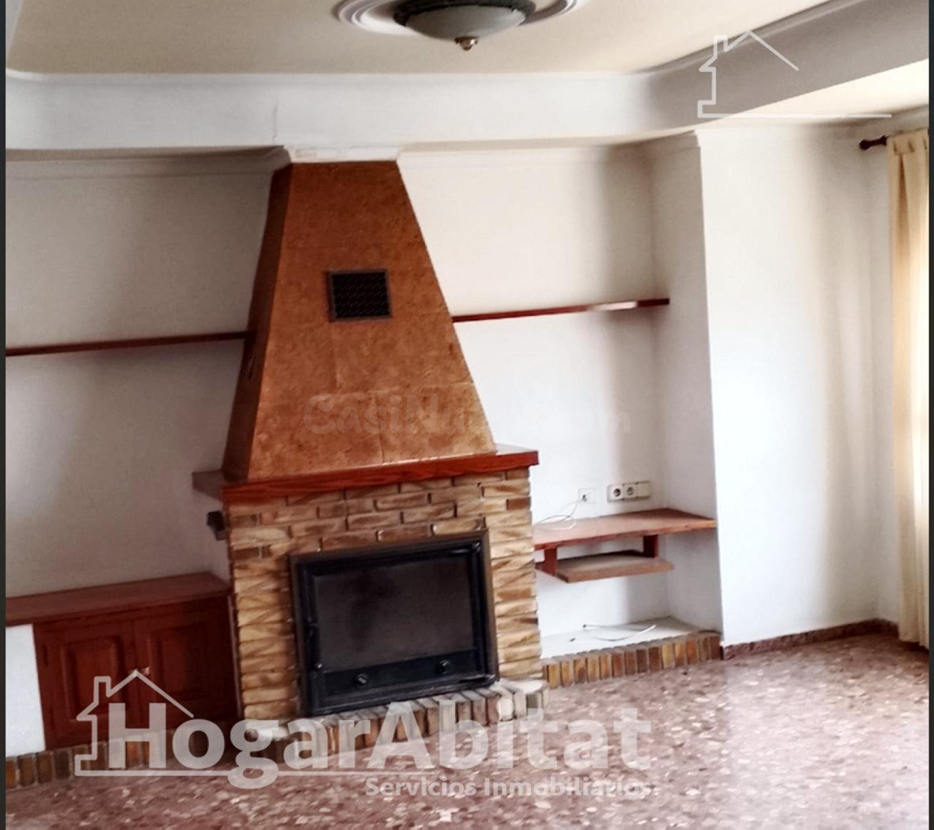 AMPLIO Y EXTERIOR CON 4 DORMITORIOS Y CHIMENEA - foto 2