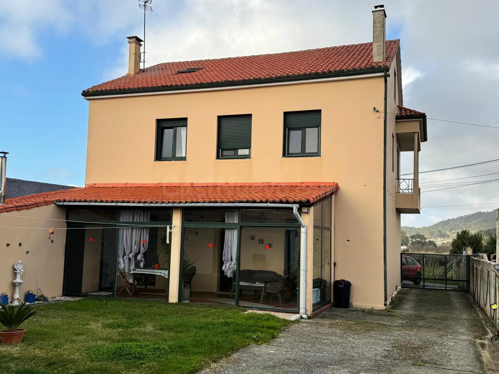 VILANOVA DE AROUSA - Espectacular casa lista para entrar a vivir con parcela de 1.149 m2 a 5 min de la playa