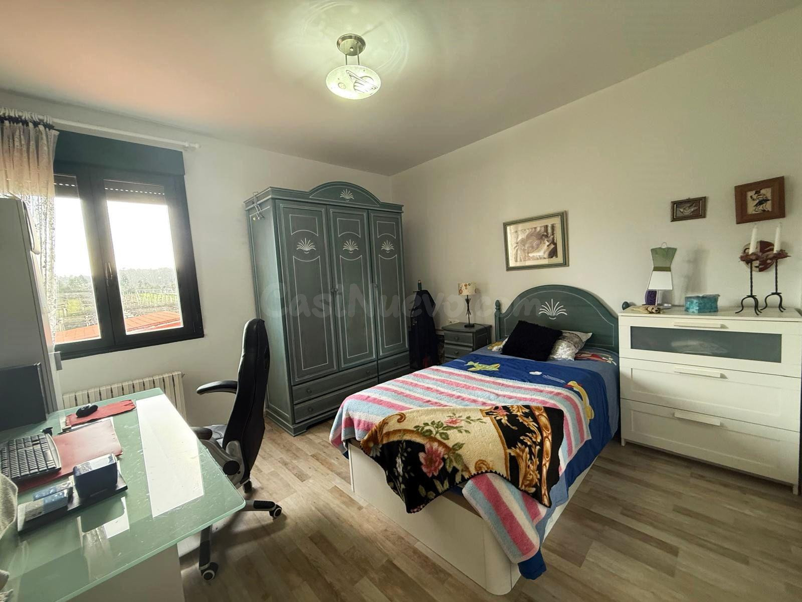 VILANOVA DE AROUSA - Espectacular casa lista para entrar a vivir con parcela de 1.149 m2 a 5 min de la playa - foto 4