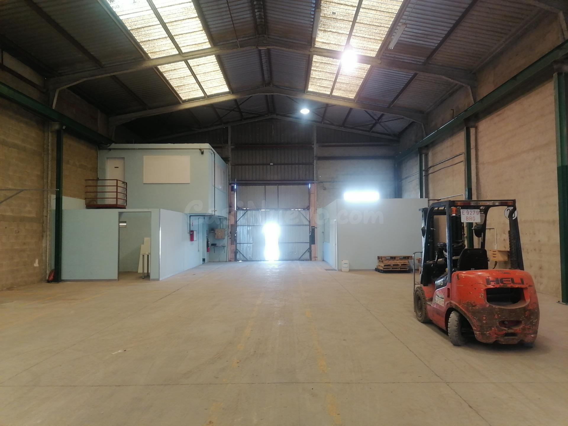 ALQUILER DE NAVE EN SILLA AVENIDA ESPIOCA - foto 4