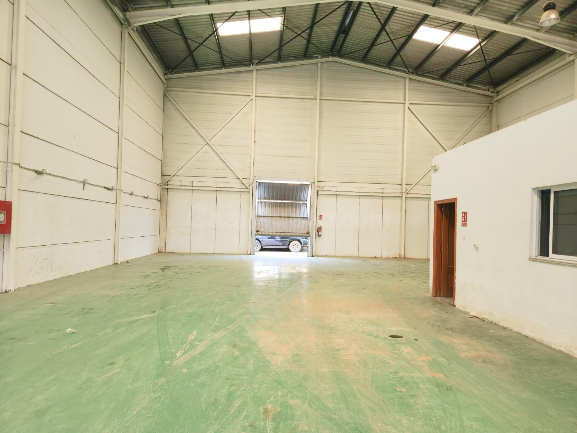 ALQUILER DE NAVE CON OFICINAS EN CATARROJA - foto 5