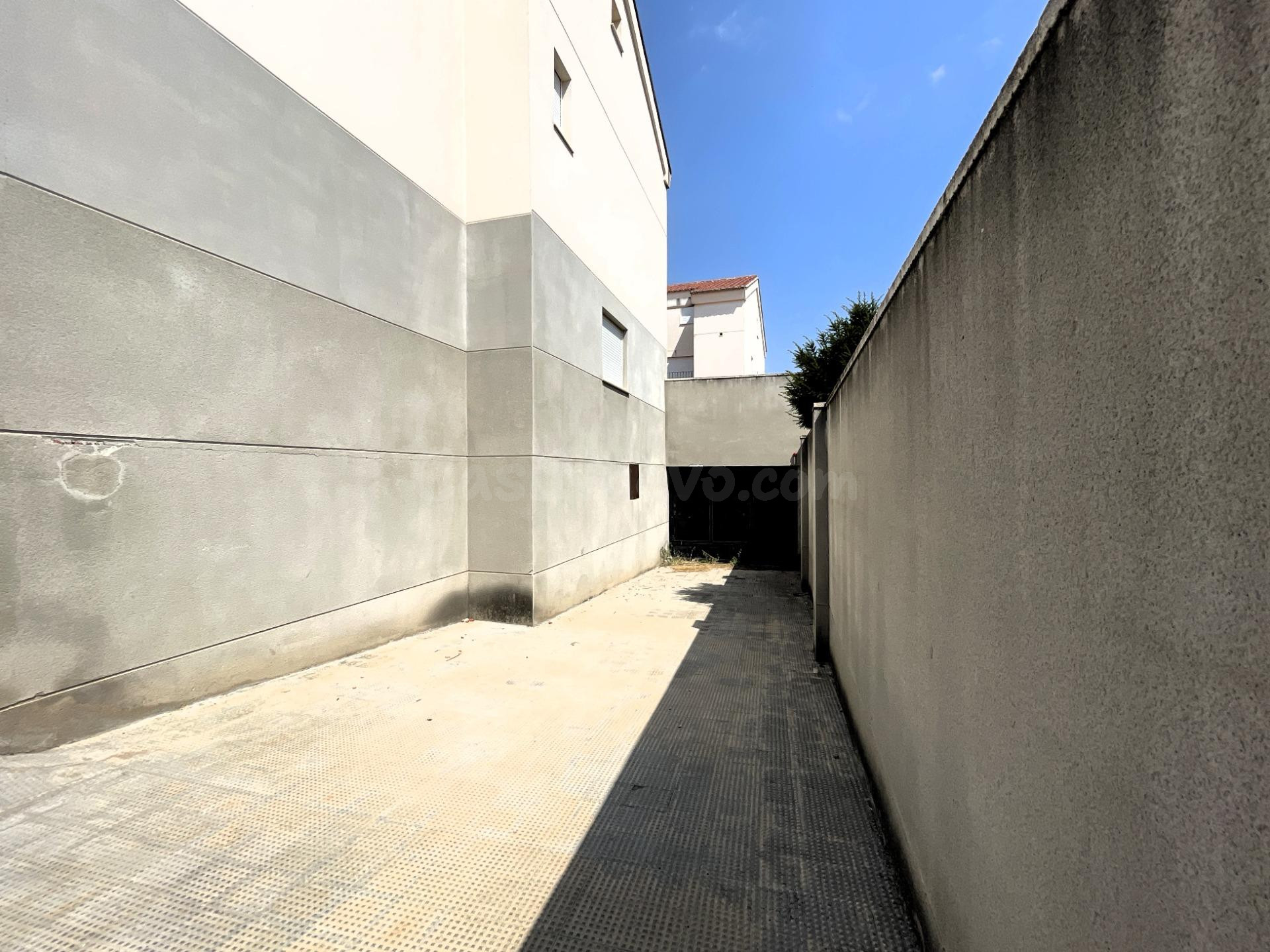 TRASTEROS EN URBANIZACIÓN DE RECIENTE CONSTRUCCIÓN CON SUPER - foto 4