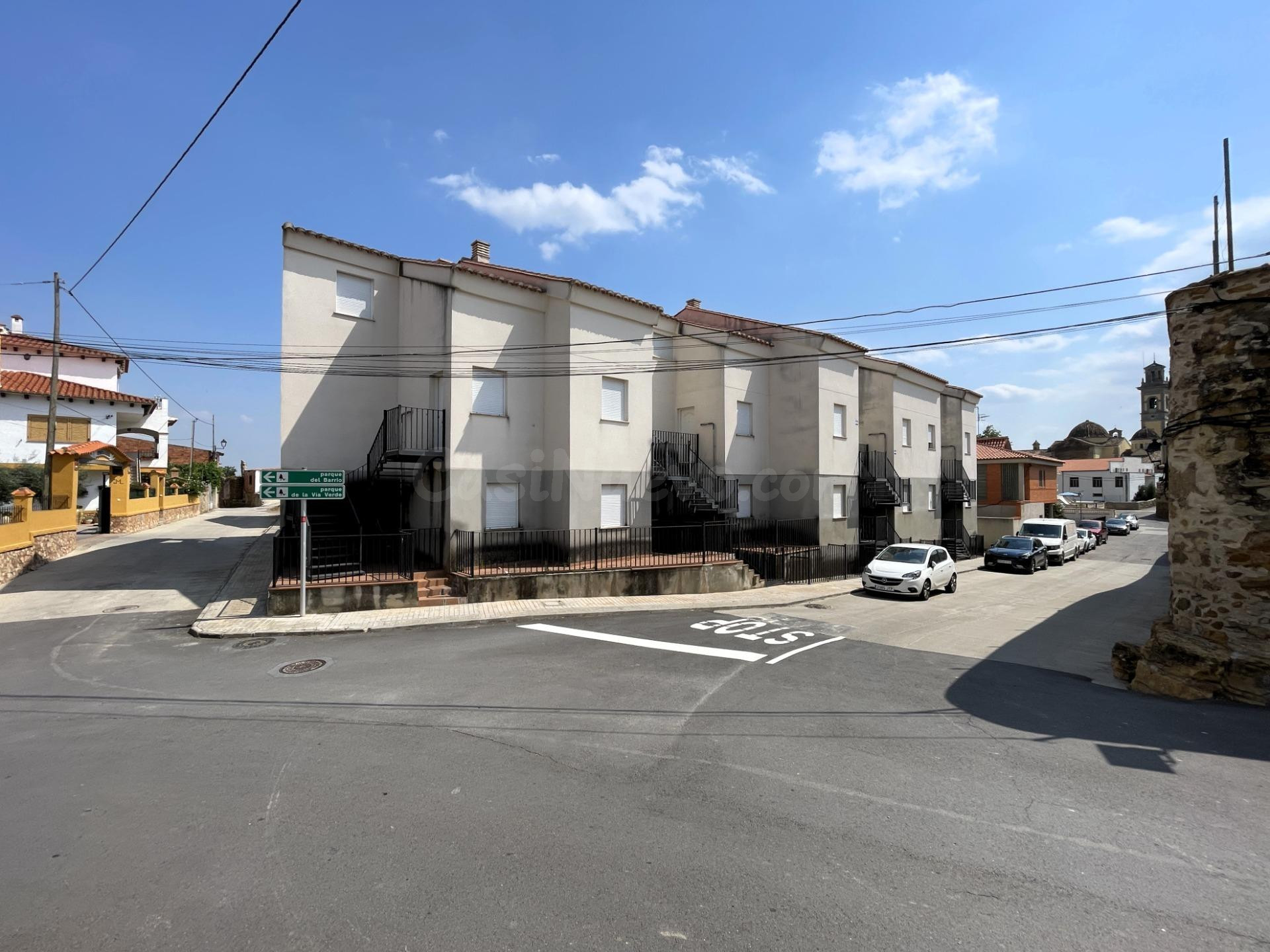 PLAZAS DE PARKING EN URBANIZACIÓN DE RECIENTE CONSTRUCCIÓN - foto 2