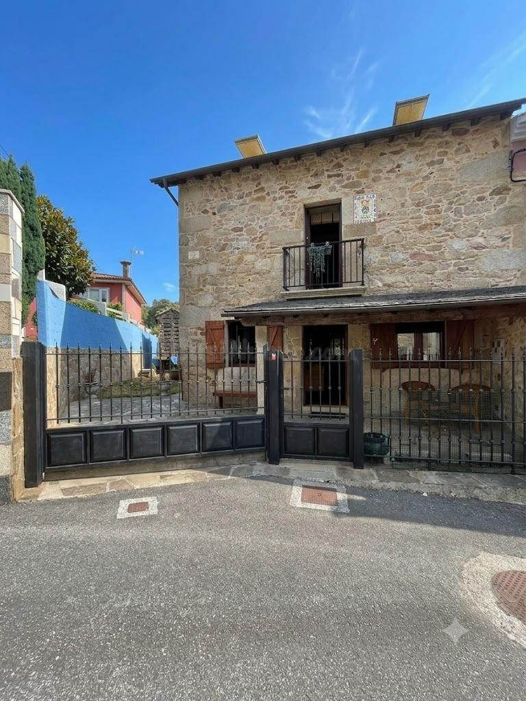 SE VENDE EXCLUSIVA CASA DE PIEDRA CON ENCANTO RÚSTICO Y AMPLIO JARDÍN CON HÓRREO A UN PASO DEL CENTRO - foto 5