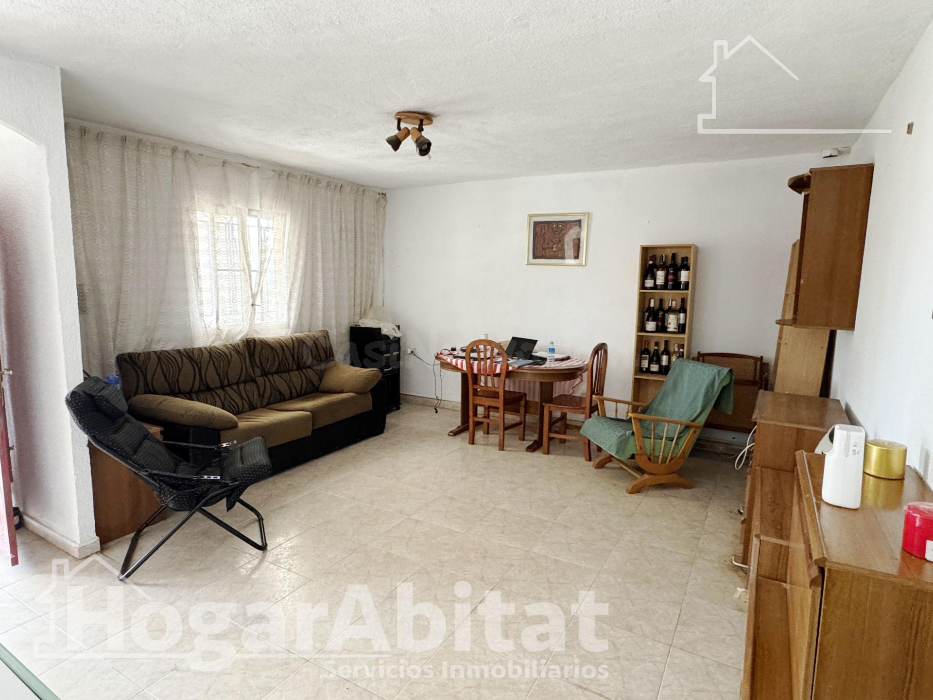 CHALET EN RESIDENCIAL CON  GARAJE Y TERRAZA, TODO AMUEBLADO