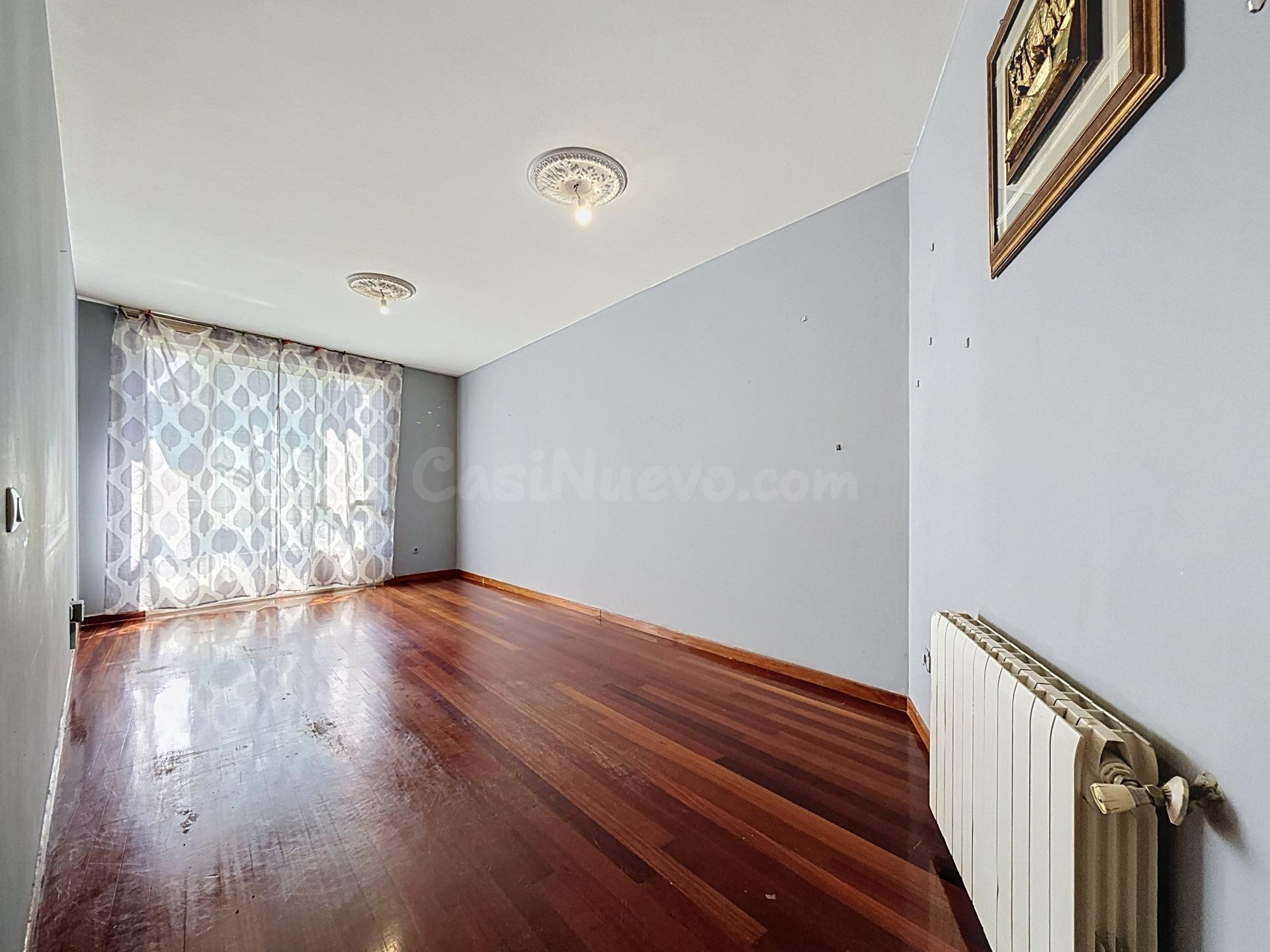 Amplio Piso en el Corazón de Boiro a Reformar por €150,000 - foto 2