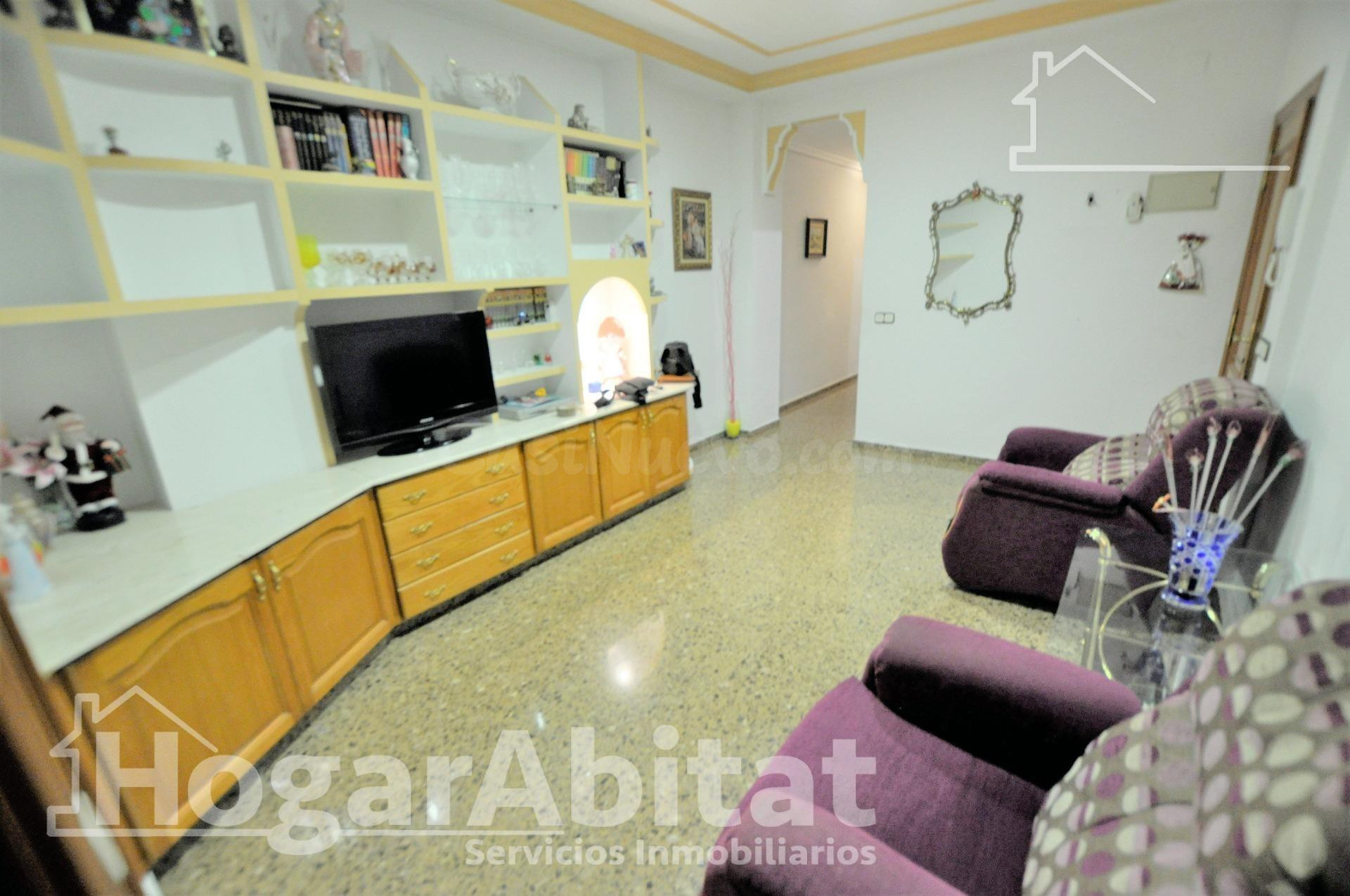 CASA AMPLIA Y LUMINOSA CON TRES TERRAZAS Y GRAN GARAJE, EN E - foto 2