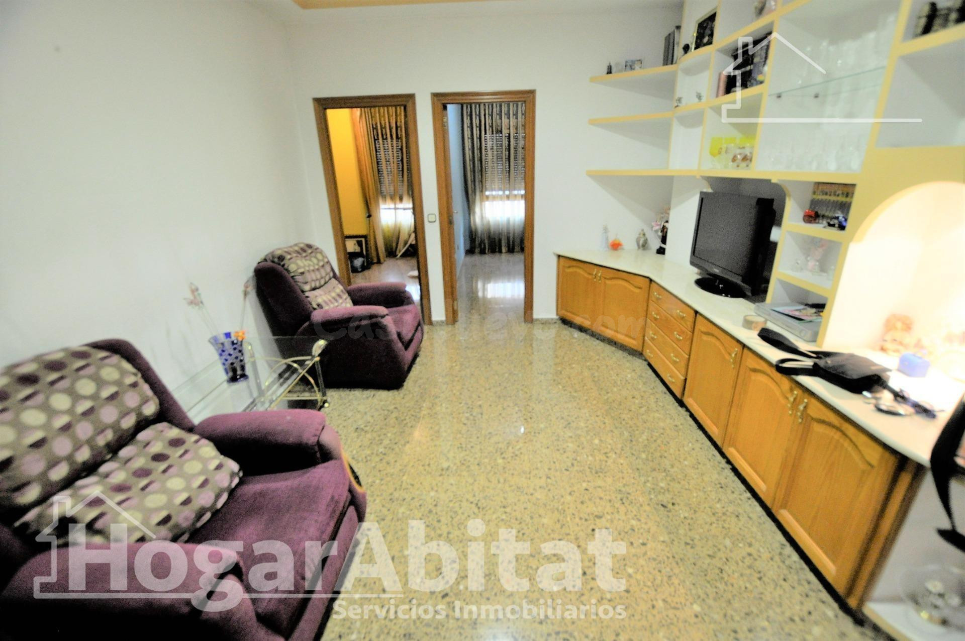 CASA AMPLIA Y LUMINOSA CON TRES TERRAZAS Y GRAN GARAJE, EN E - foto 4