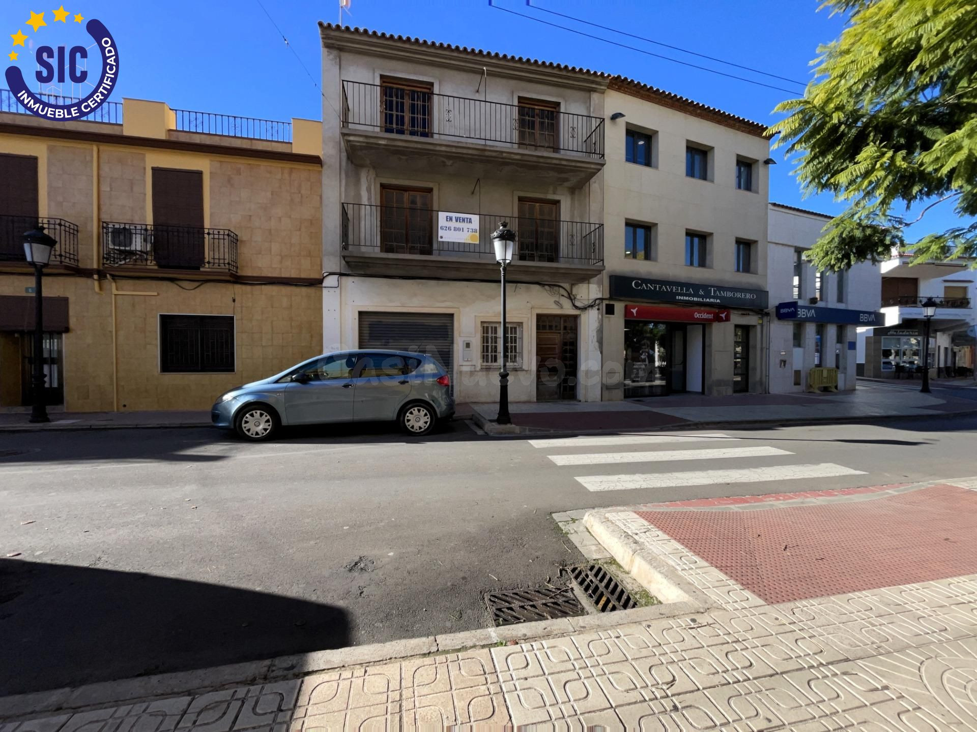 CASA ADOSADA CÉNTRICA CON MUCHAS POSIBILIDADES EN OROPESA DE