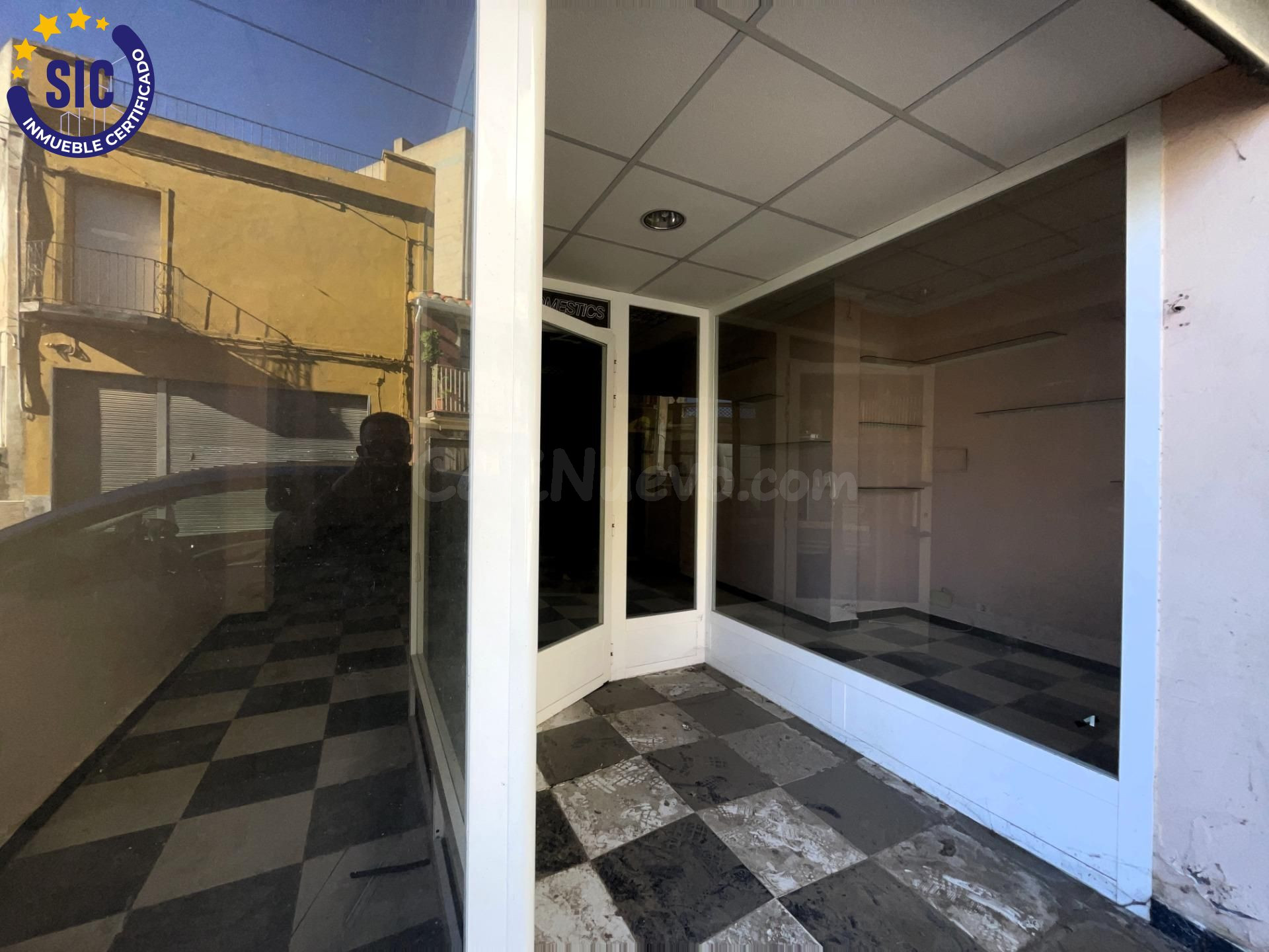 CASA ADOSADA CÉNTRICA CON MUCHAS POSIBILIDADES EN OROPESA DE - foto 3