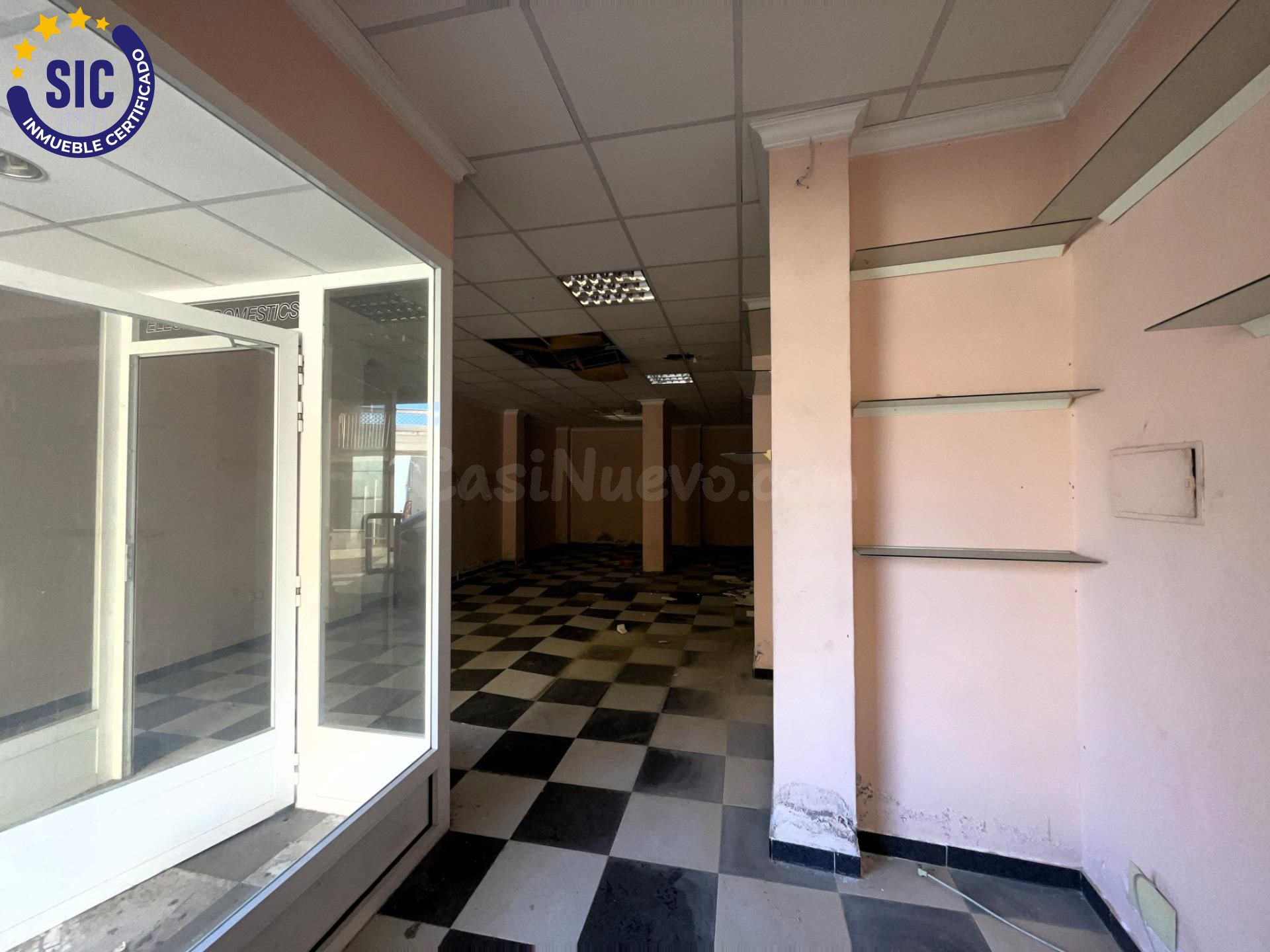 CASA ADOSADA CÉNTRICA CON MUCHAS POSIBILIDADES EN OROPESA DE - foto 4
