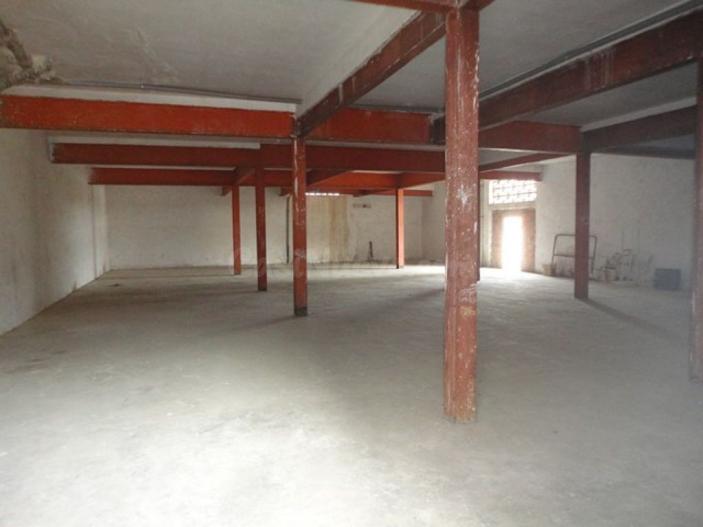 Sant Celoni: Magnífico local céntrico de 500 m2 con fachada 