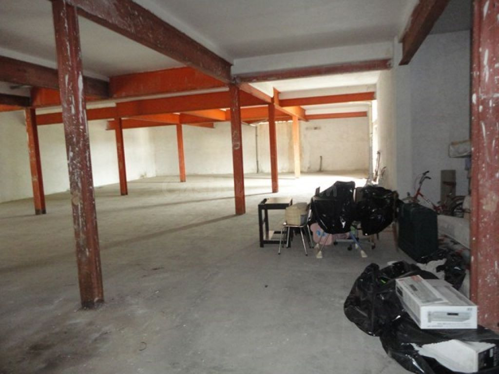 Sant Celoni: Magnífico local céntrico de 500 m2 con fachada  - foto 2