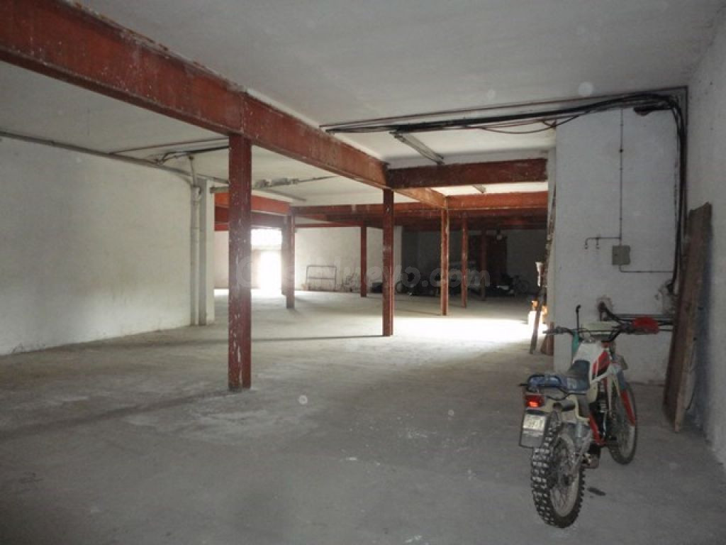 Sant Celoni: Magnífico local céntrico de 500 m2 con fachada  - foto 3