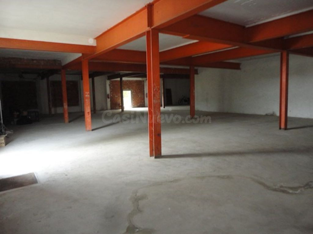 Sant Celoni: Magnífico local céntrico de 500 m2 con fachada  - foto 4