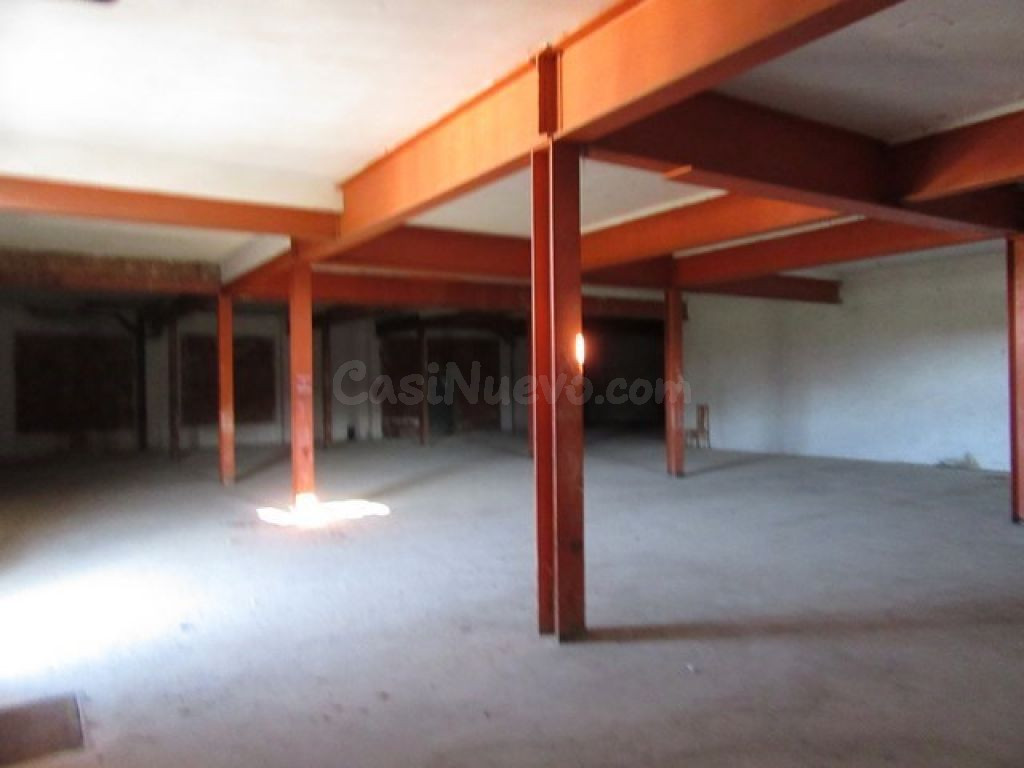 Sant Celoni: Magnífico local céntrico de 500 m2 con fachada  - foto 5