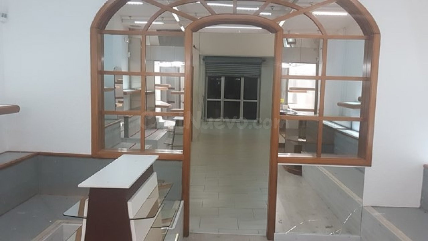 Sant Celoni: local en alquiler en pleno centro, zona peatona - foto 2
