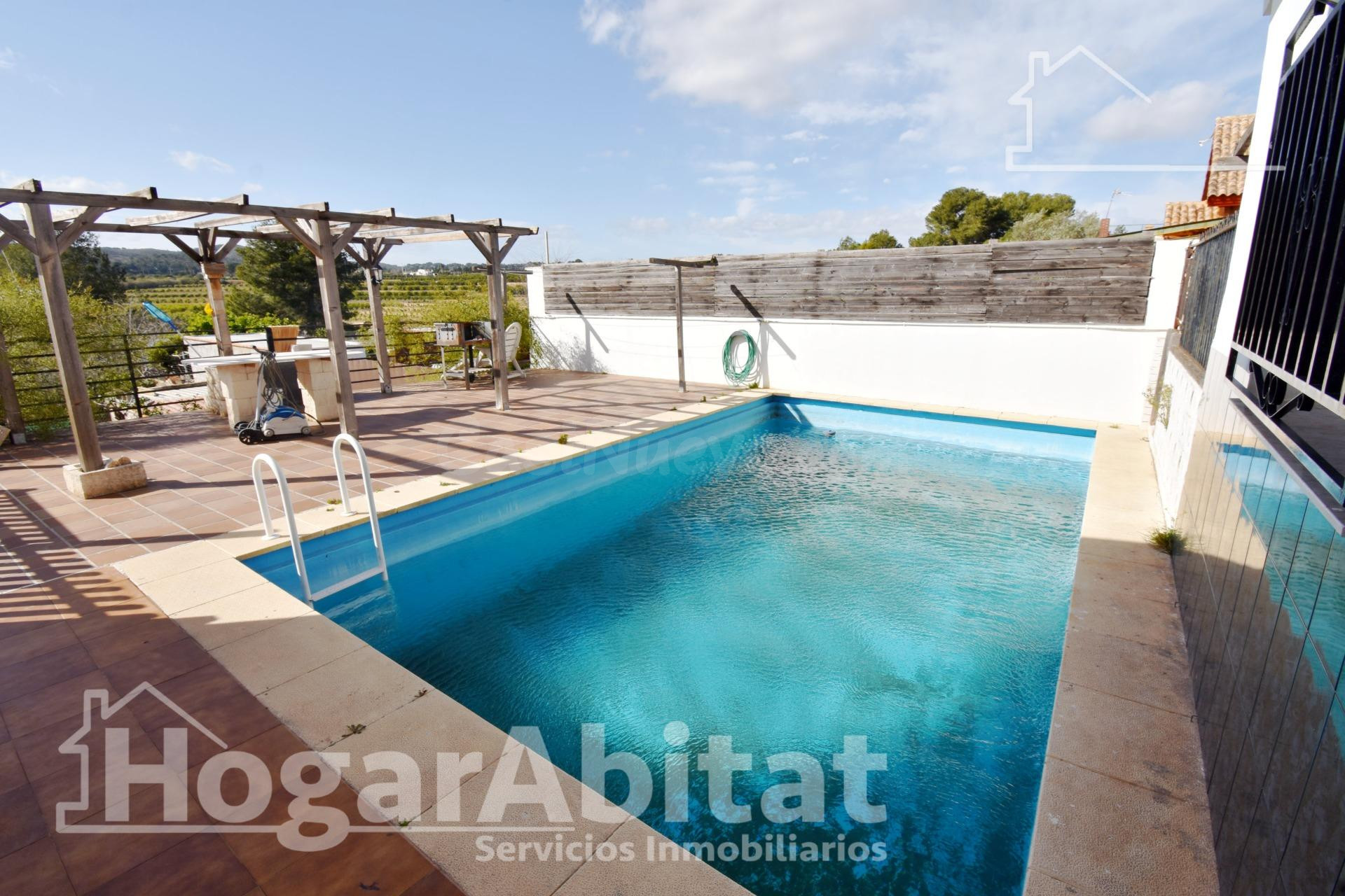 CHALET CON PISCINA, GARAJE Y TERRAZA - foto 2