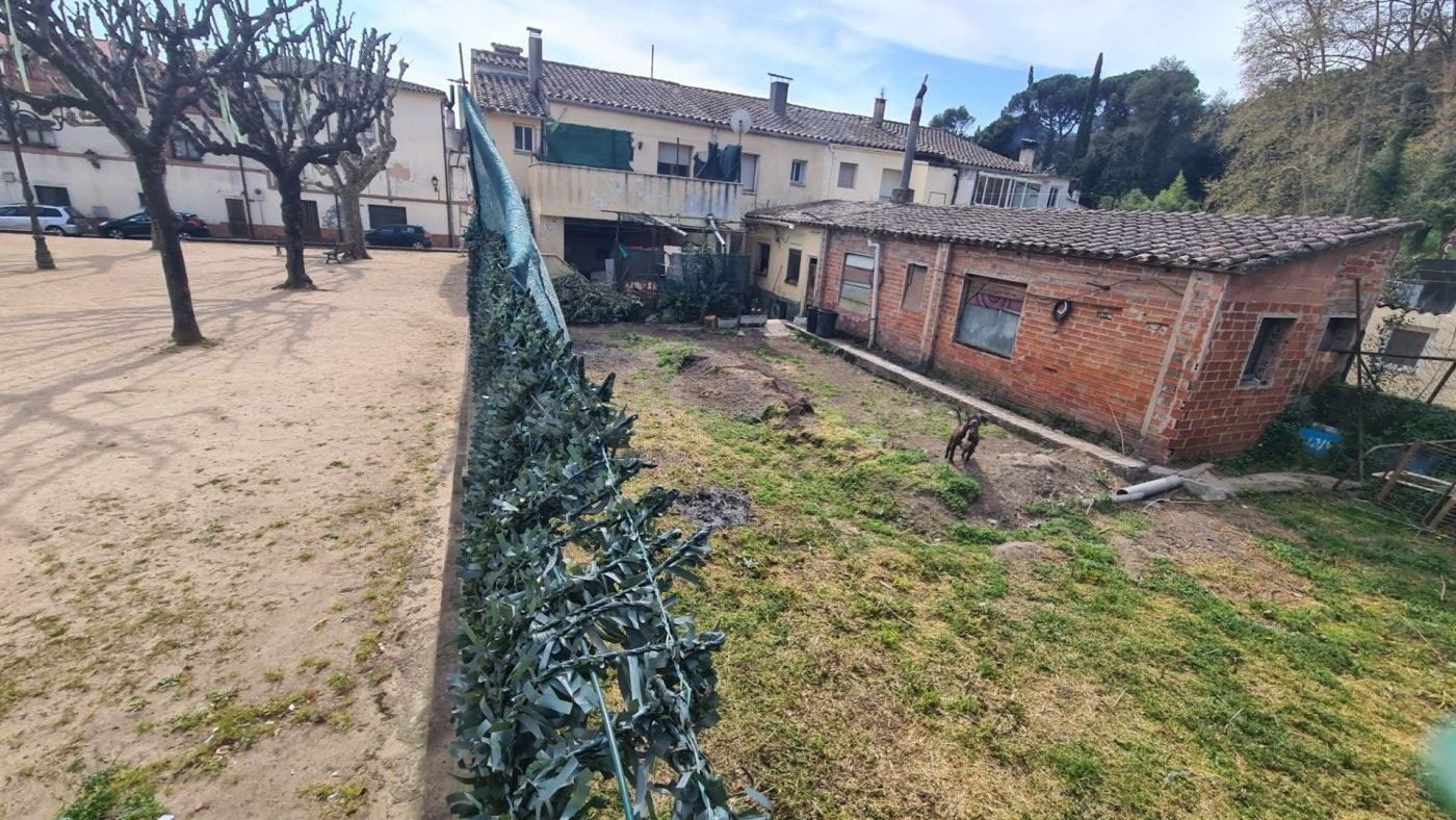 GUALBA (CENTRO): SOLAR PARA EDIFICAR CON AMPLIA FACHADA A PL - foto 2