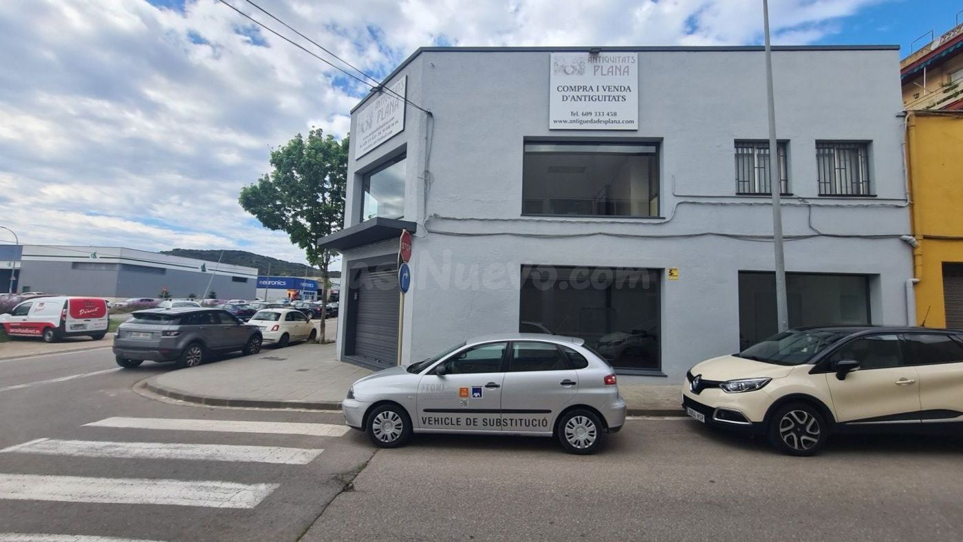 SANT CELONI ( C-35) : LOCAL IMPECABLE EN PRIMERA LINIA DE CA - foto 2