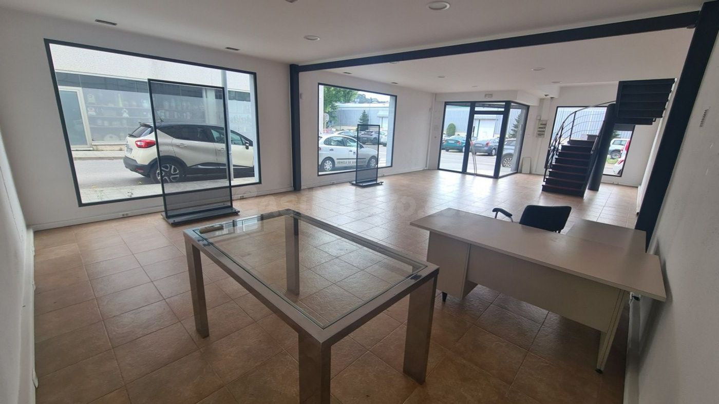 SANT CELONI ( C-35) : LOCAL IMPECABLE EN PRIMERA LINIA DE CA - foto 3