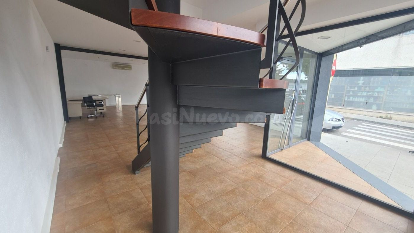 SANT CELONI ( C-35) : LOCAL IMPECABLE EN PRIMERA LINIA DE CA - foto 4